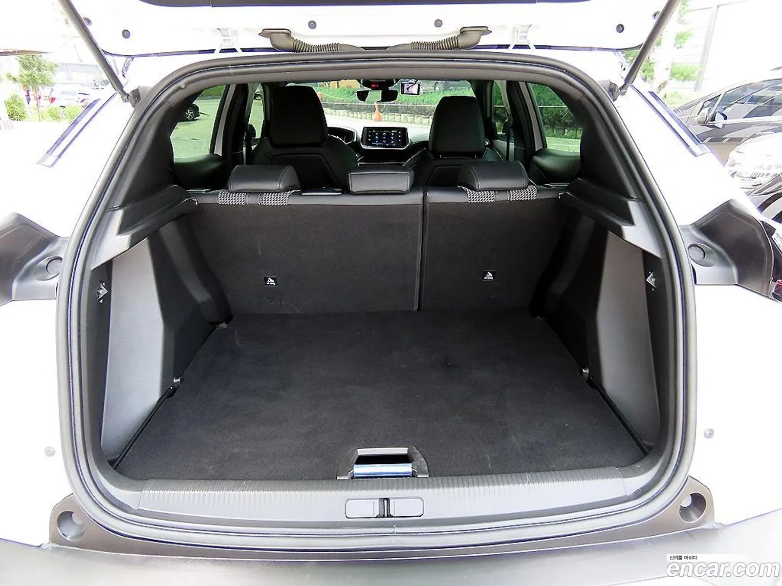 Peugeot e-2008 2023 — 7