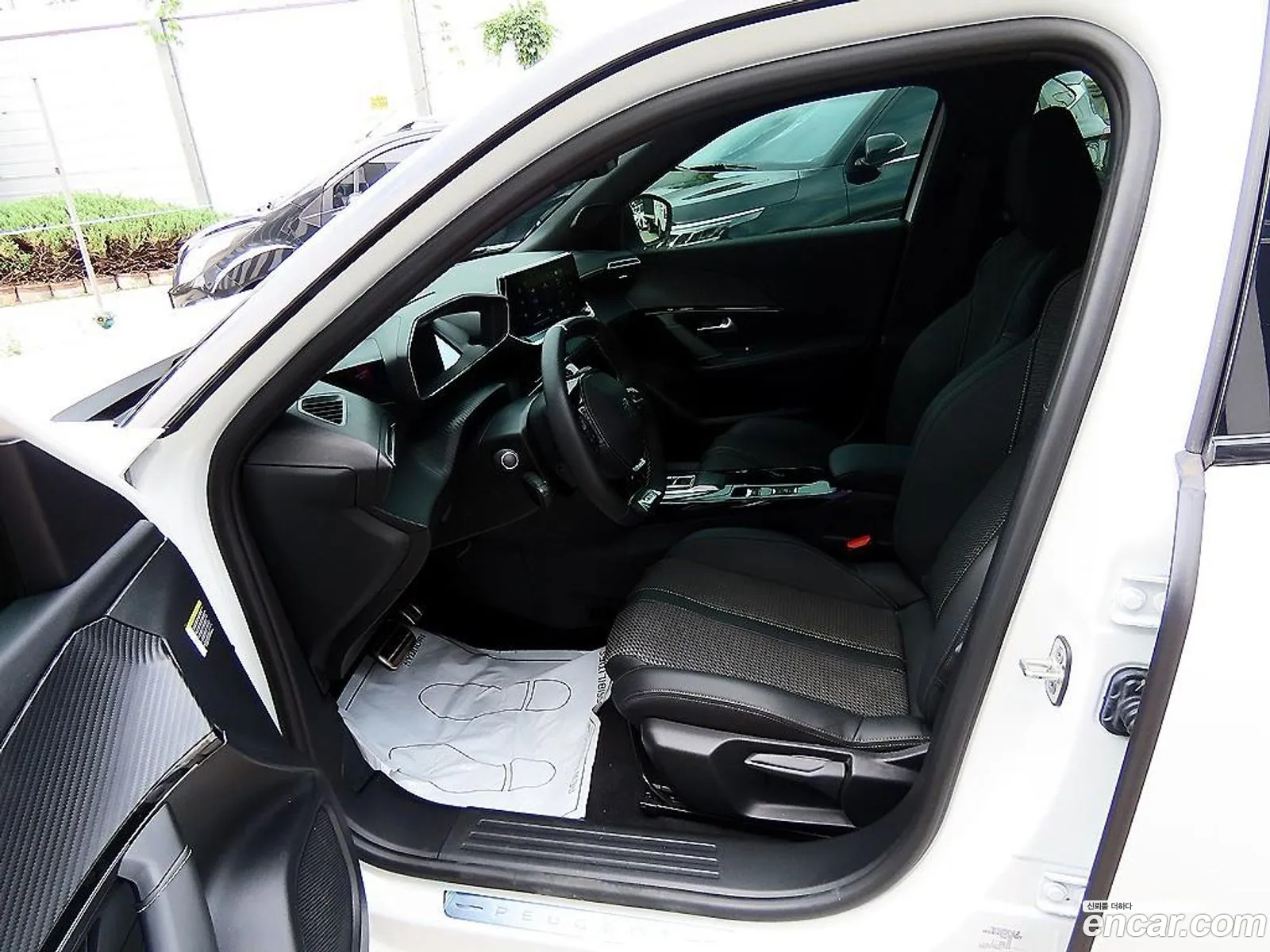 Peugeot e-2008 2023 — 13