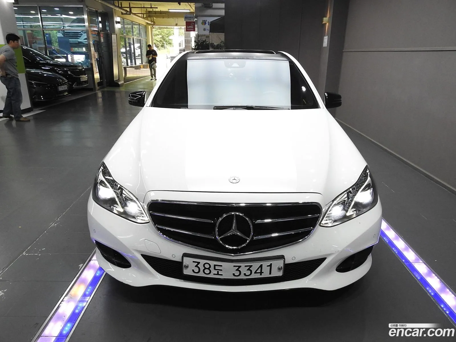 Mercedes-Benz E-Class W212 2015 — 11