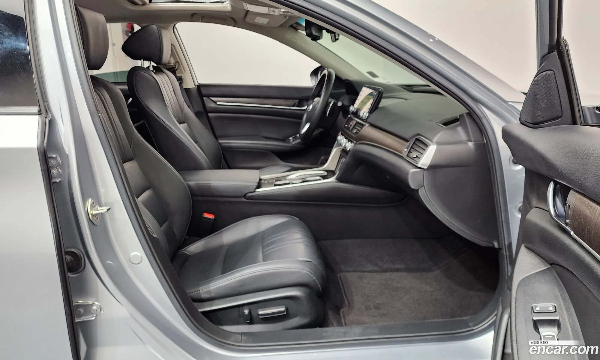 Honda Accord 10th Gen 2019 — 25