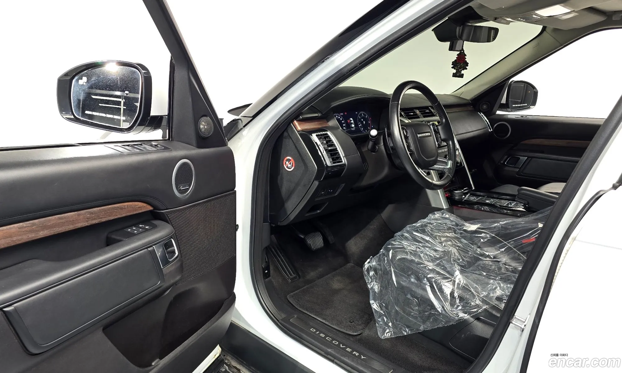 Land Rover Discovery 5 2019 — 24
