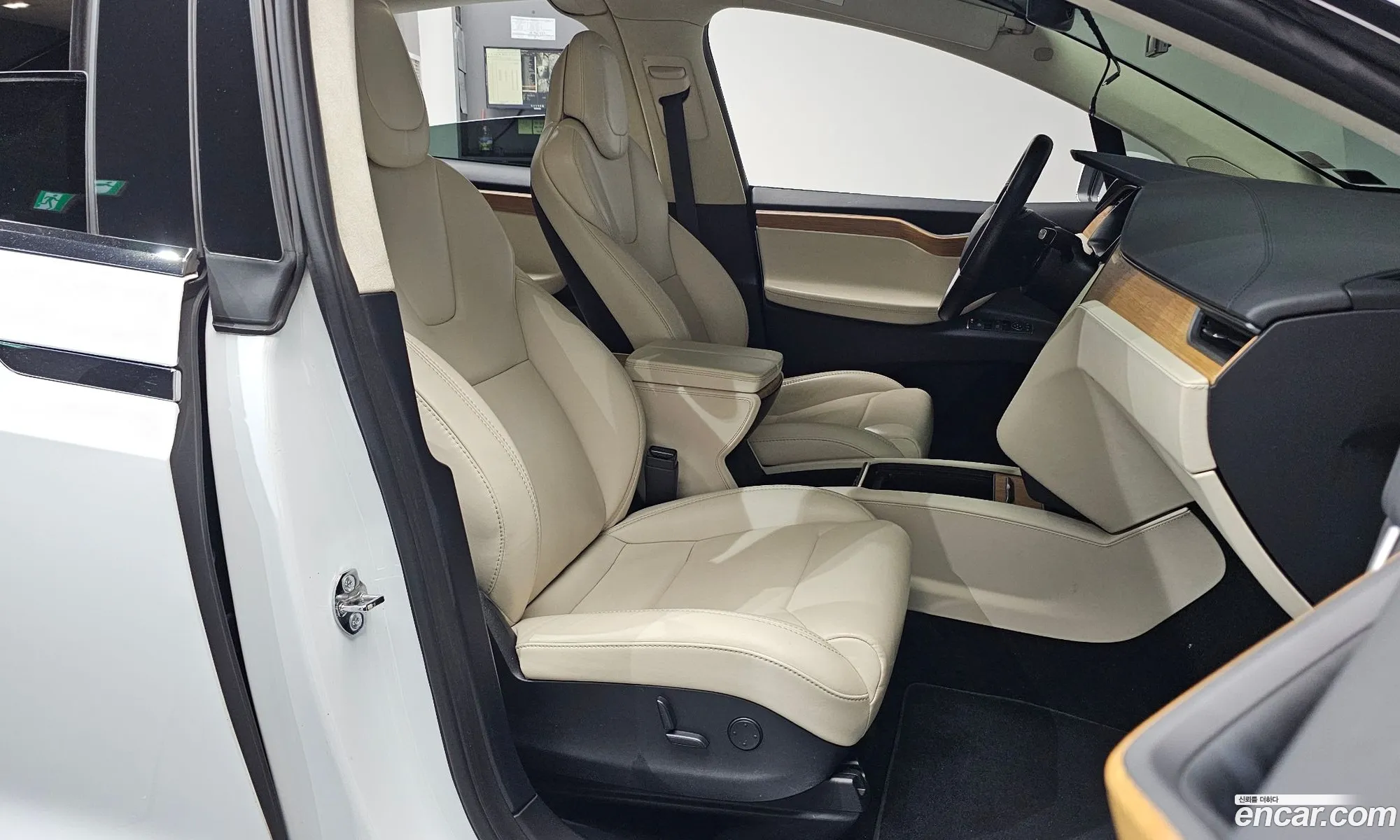 Tesla Model X 2019 5YJXCAE20KF156680 — 28
