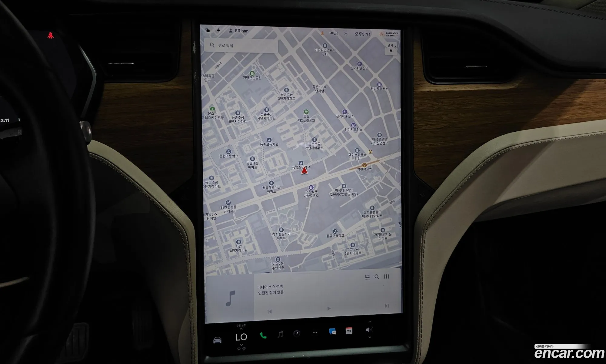 Tesla Model X 2019 5YJXCAE20KF156680 — 21