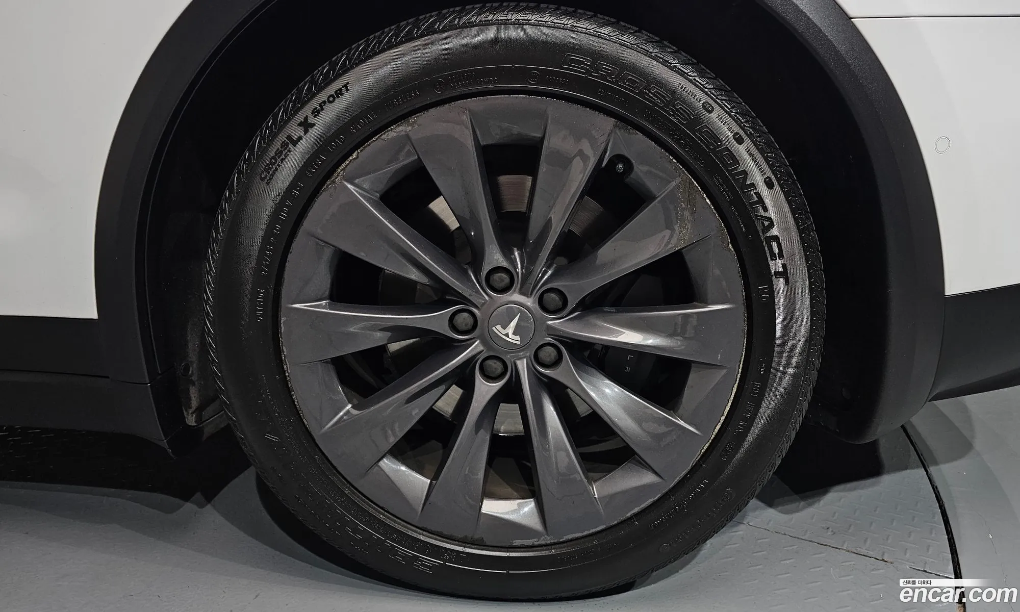 Tesla Model X 2019 5YJXCAE20KF156680 — 11