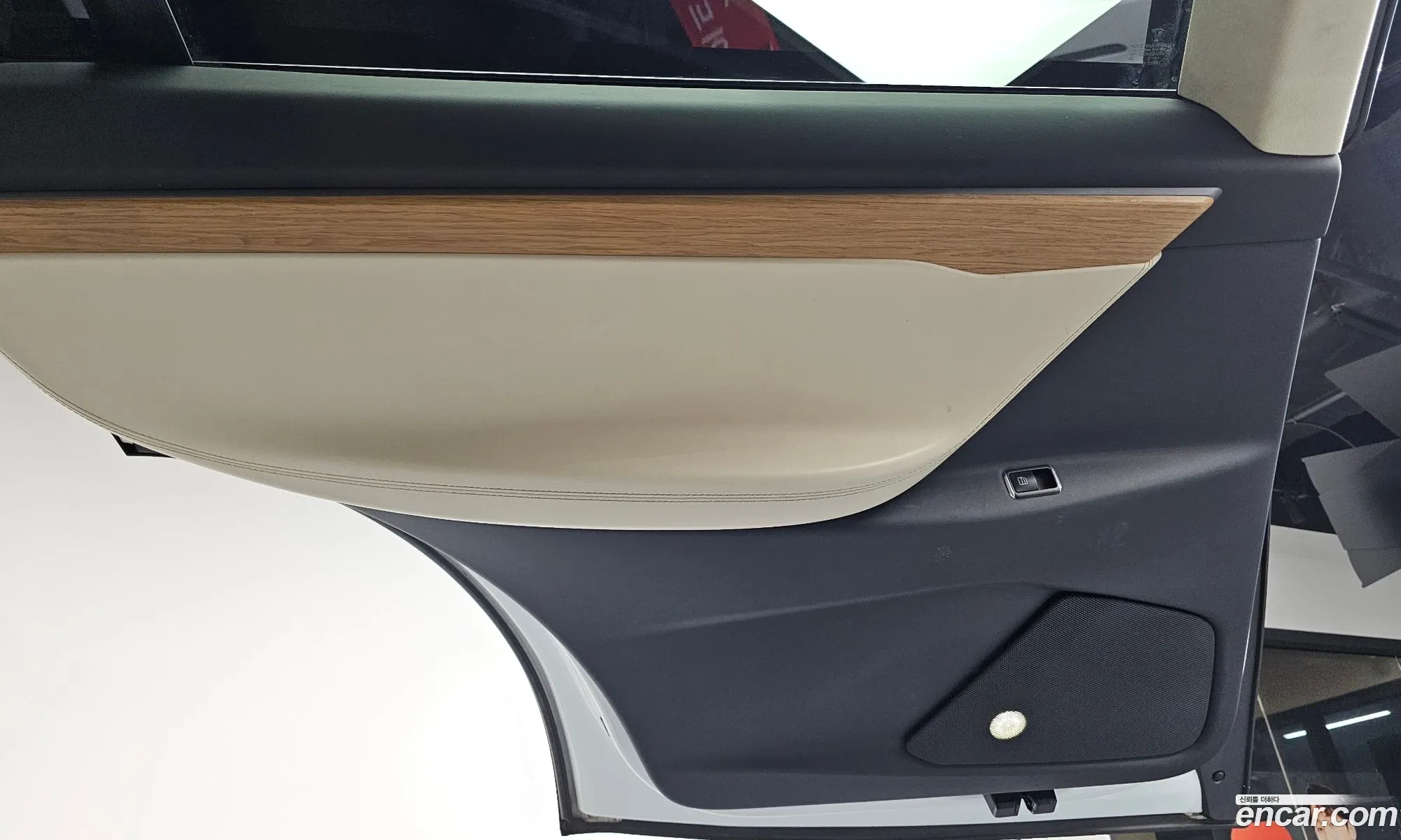 Tesla Model X 2019 5YJXCAE20KF156680 — 23