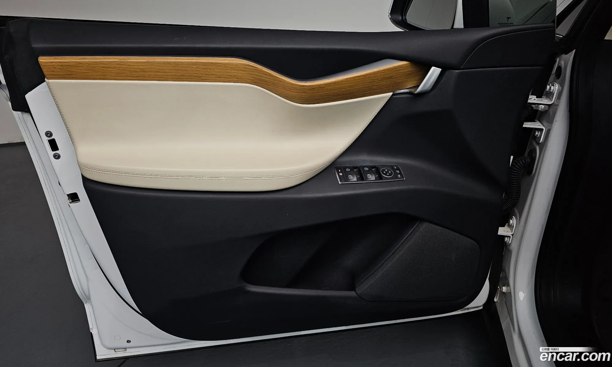 Tesla Model X 2019 5YJXCAE20KF156680 — 18