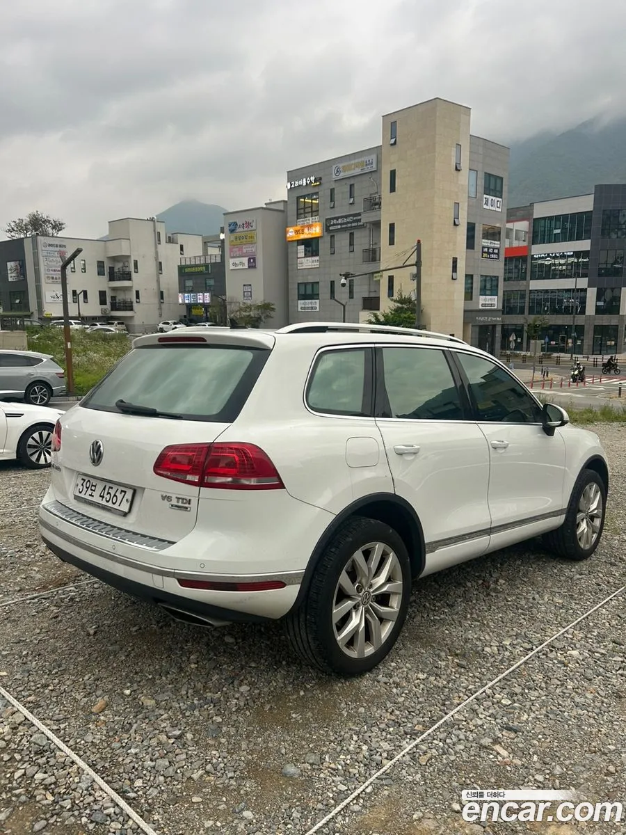 Volkswagen Touareg 2015 — 14