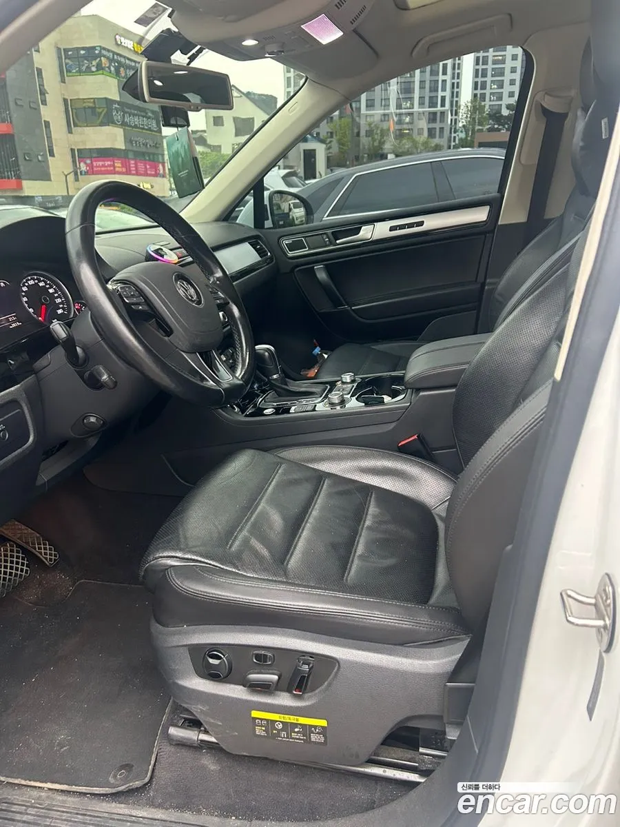Volkswagen Touareg 2015 — 16