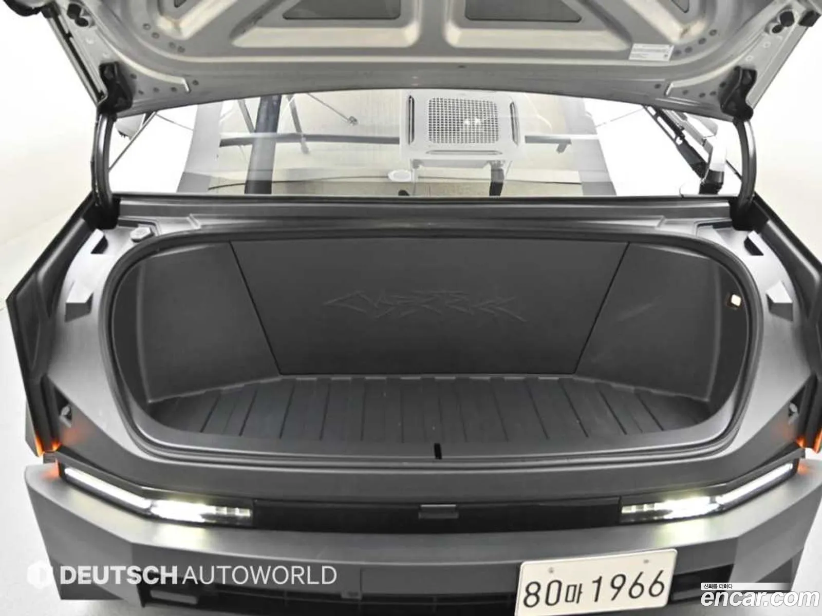 Tesla Cybertruck 2024 — 15