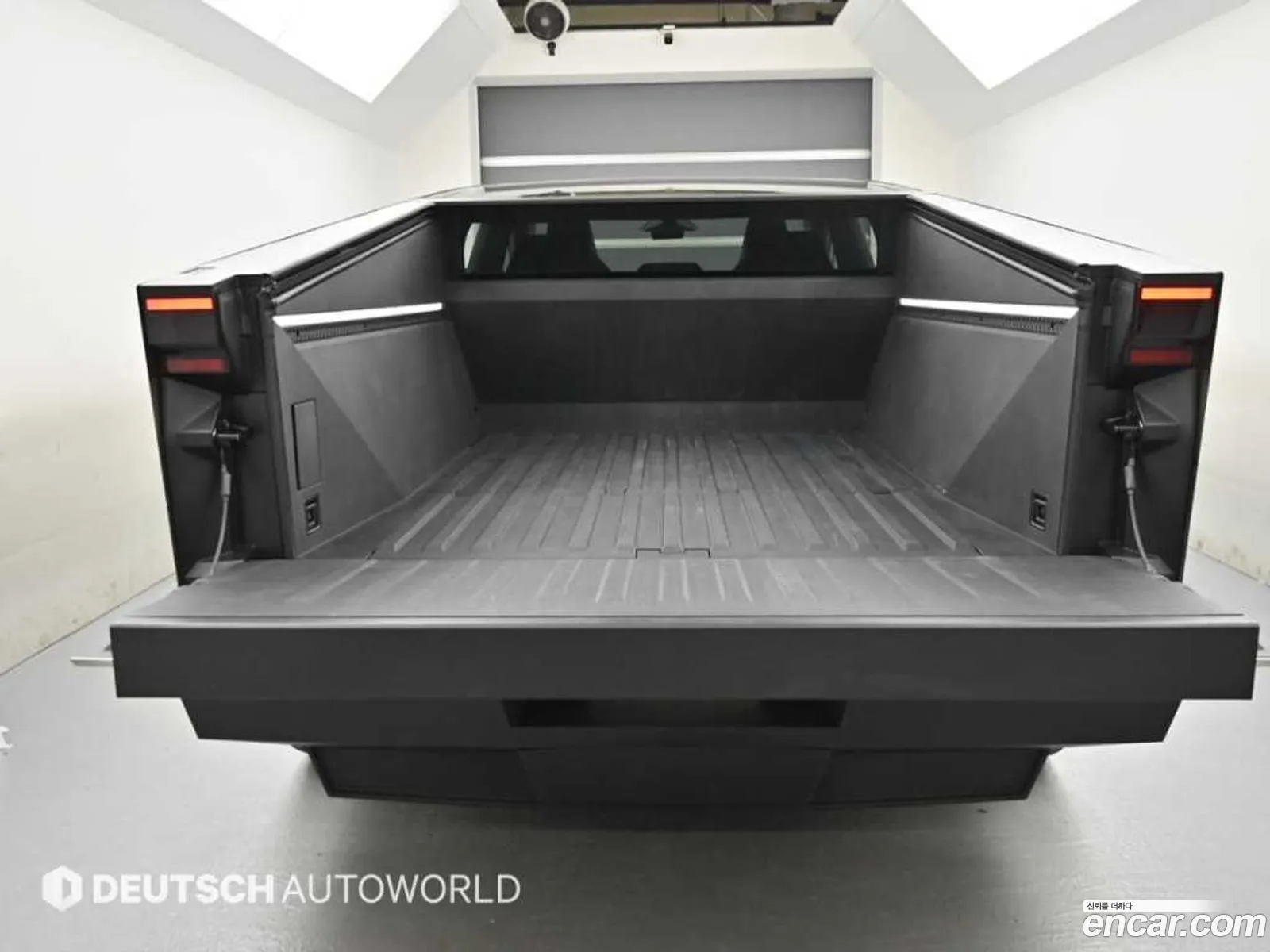 Tesla Cybertruck 2024 — 12
