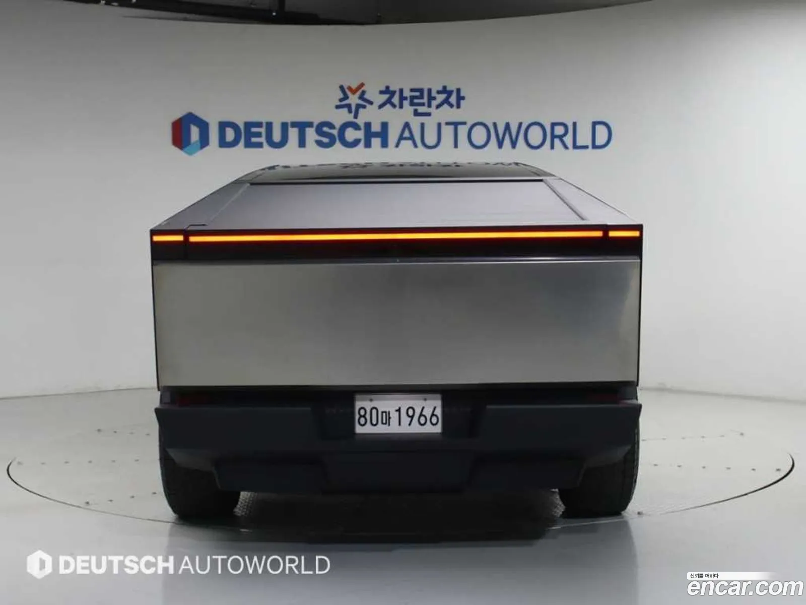 Tesla Cybertruck 2024 — 10