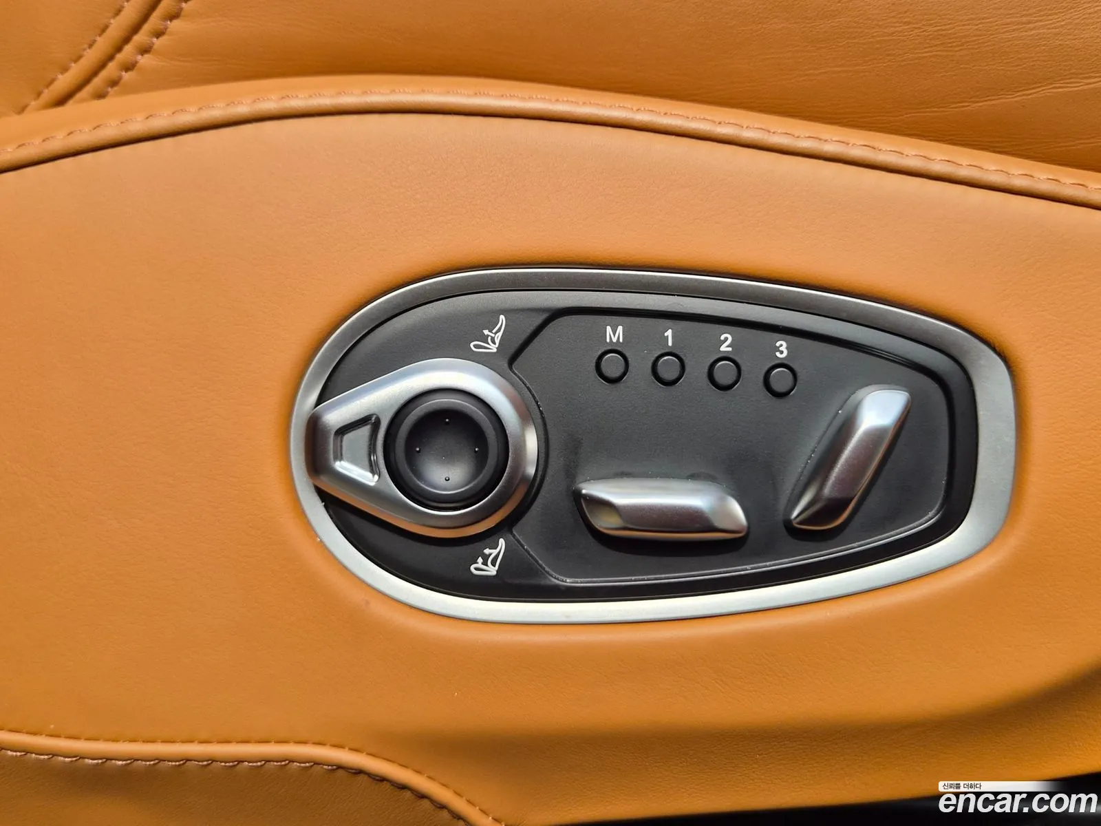 Aston Martin DBX 2023 — 4