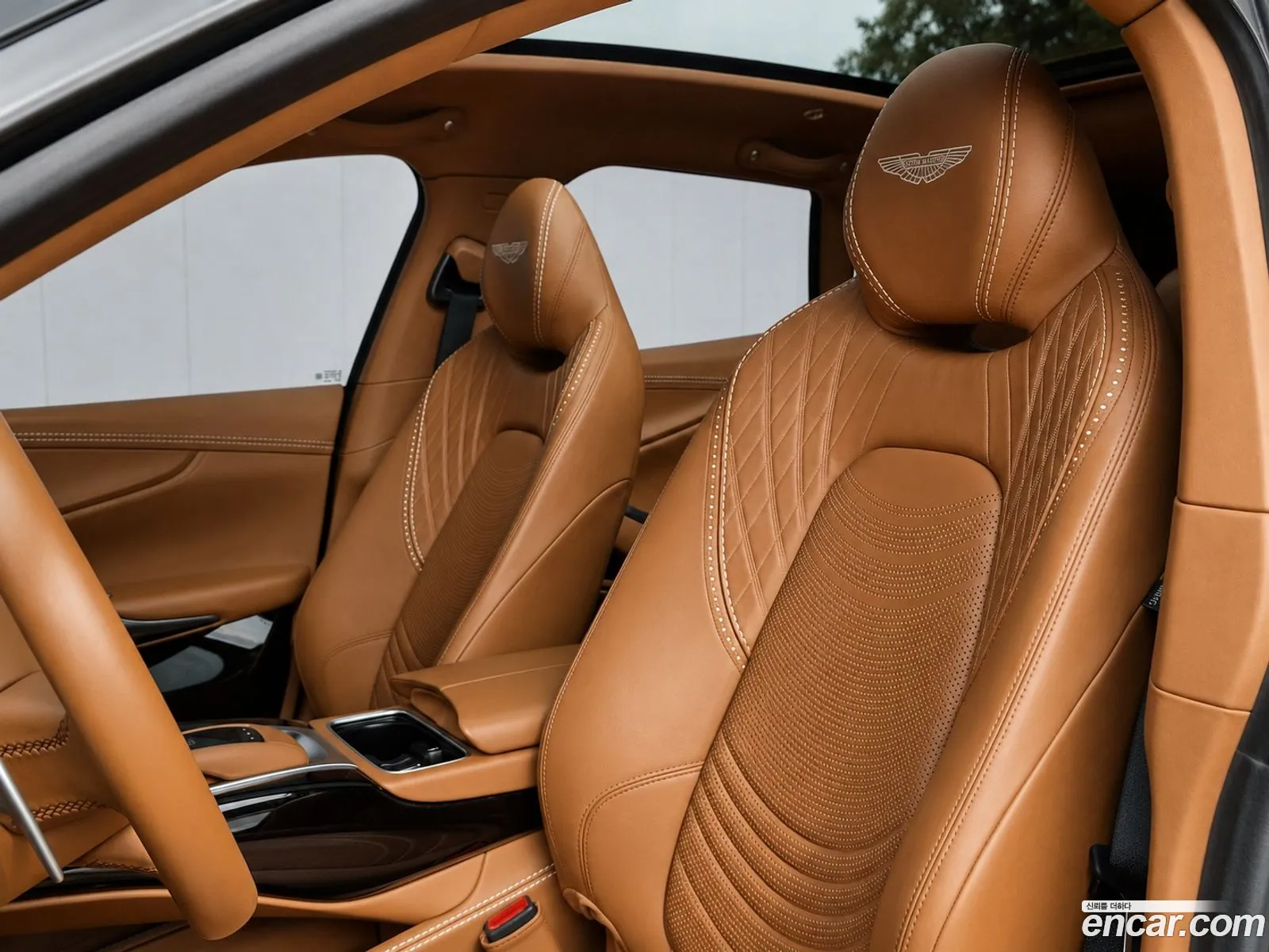 Aston Martin DBX 2023 — 5