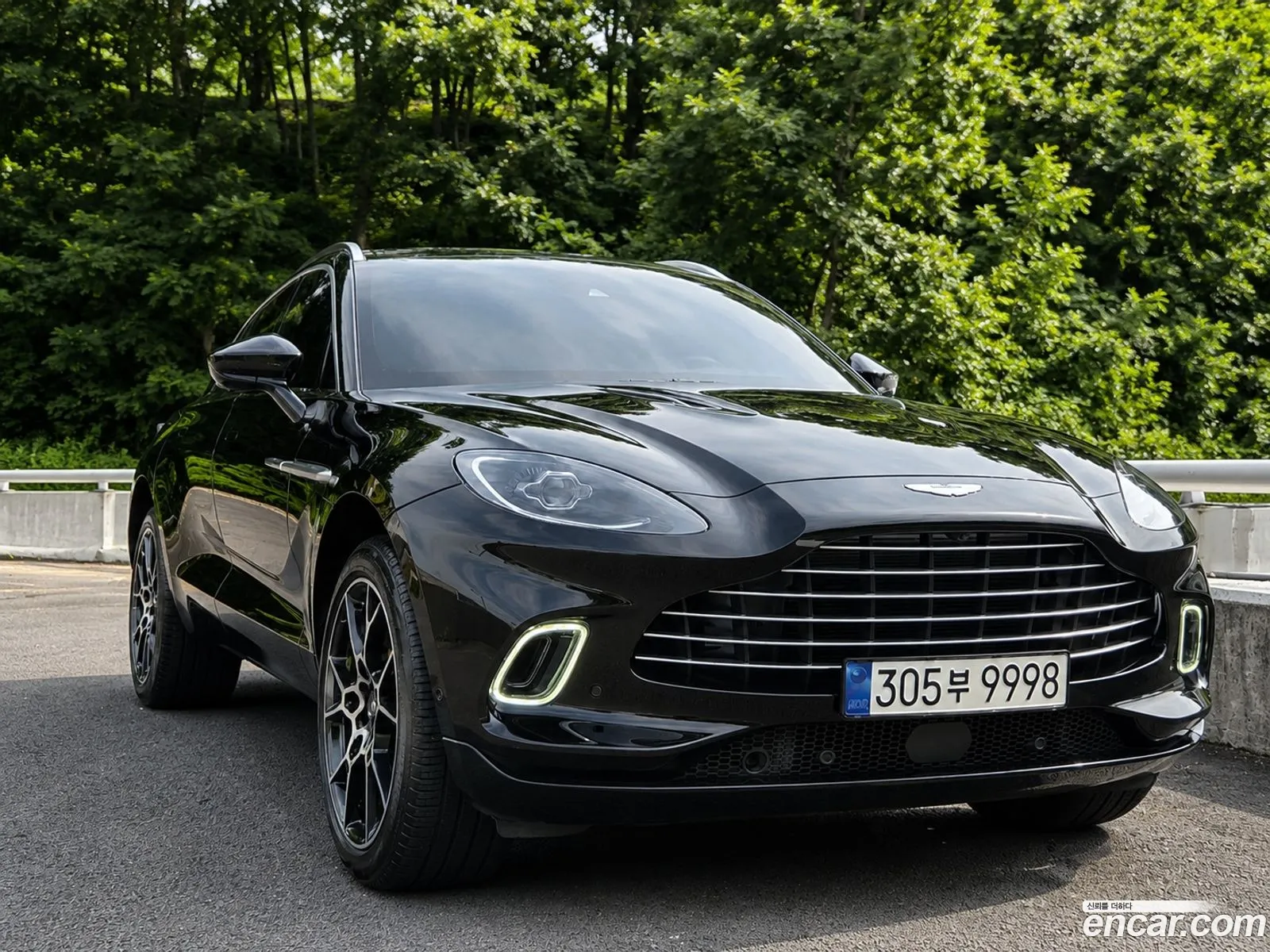 Aston Martin DBX 2023 — 20