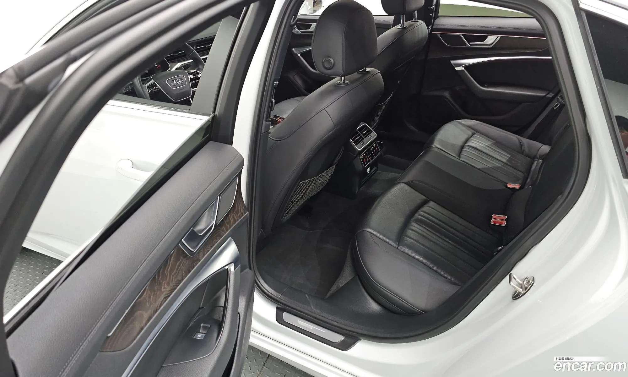 Audi A6 2019 WAUZZZF2XLN006595 — 18