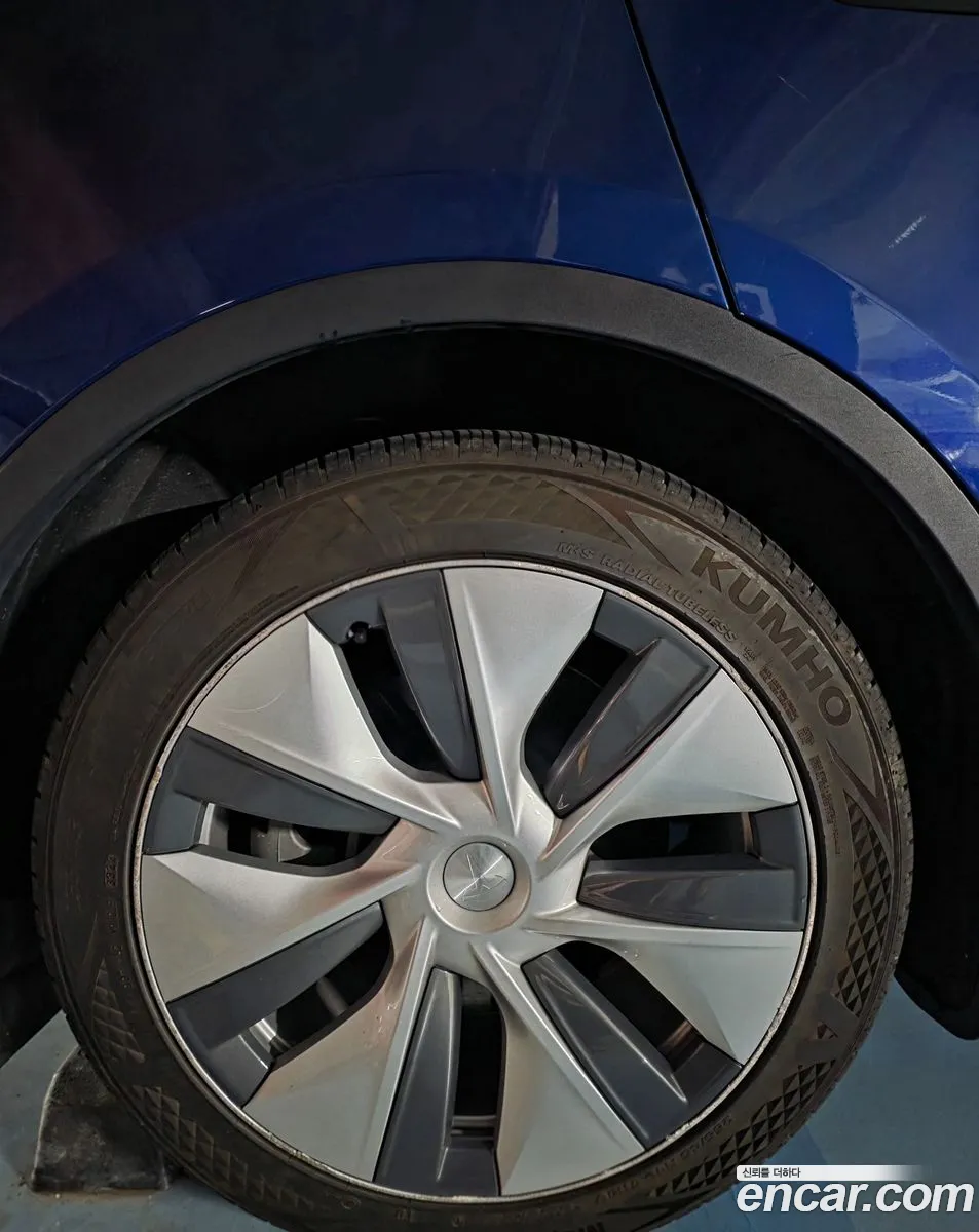 Tesla Model Y 2023 — 8