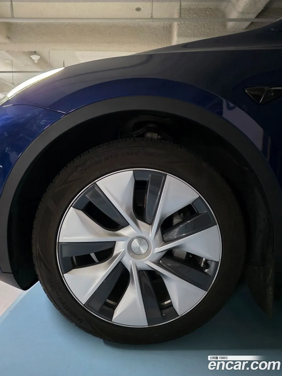 Tesla Model Y 2023 — 7