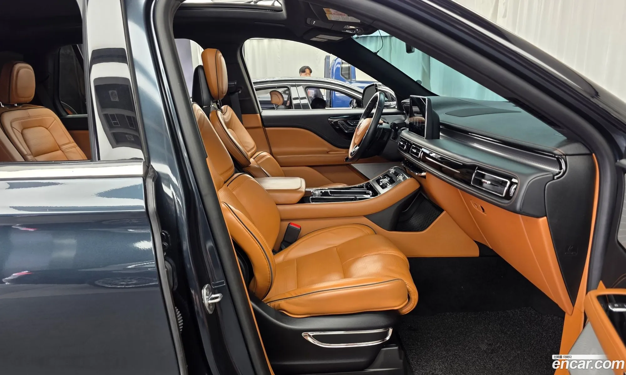 Lincoln Aviator 2020 5LM5J9XC9LGL12443 — 20