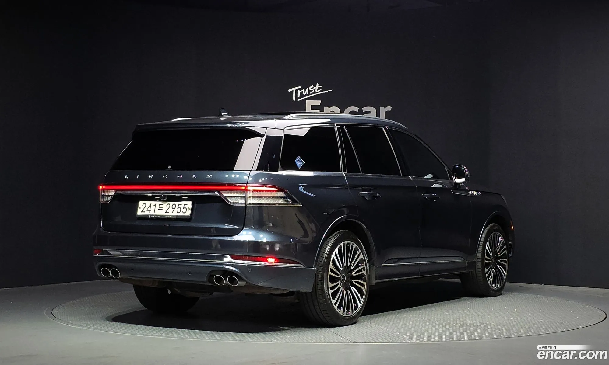Lincoln Aviator 2020 5LM5J9XC9LGL12443 — 9