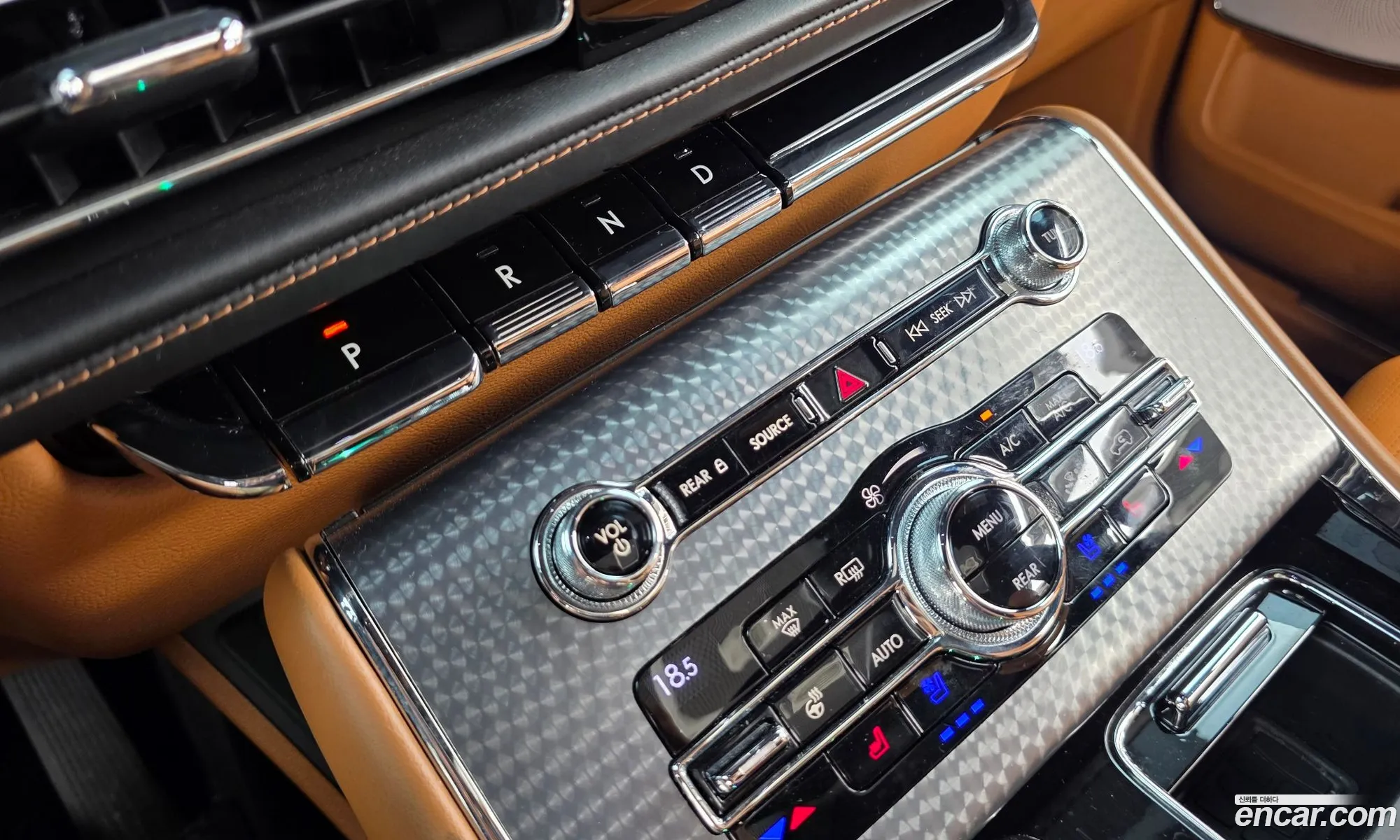 Lincoln Aviator 2020 5LM5J9XC9LGL12443 — 12