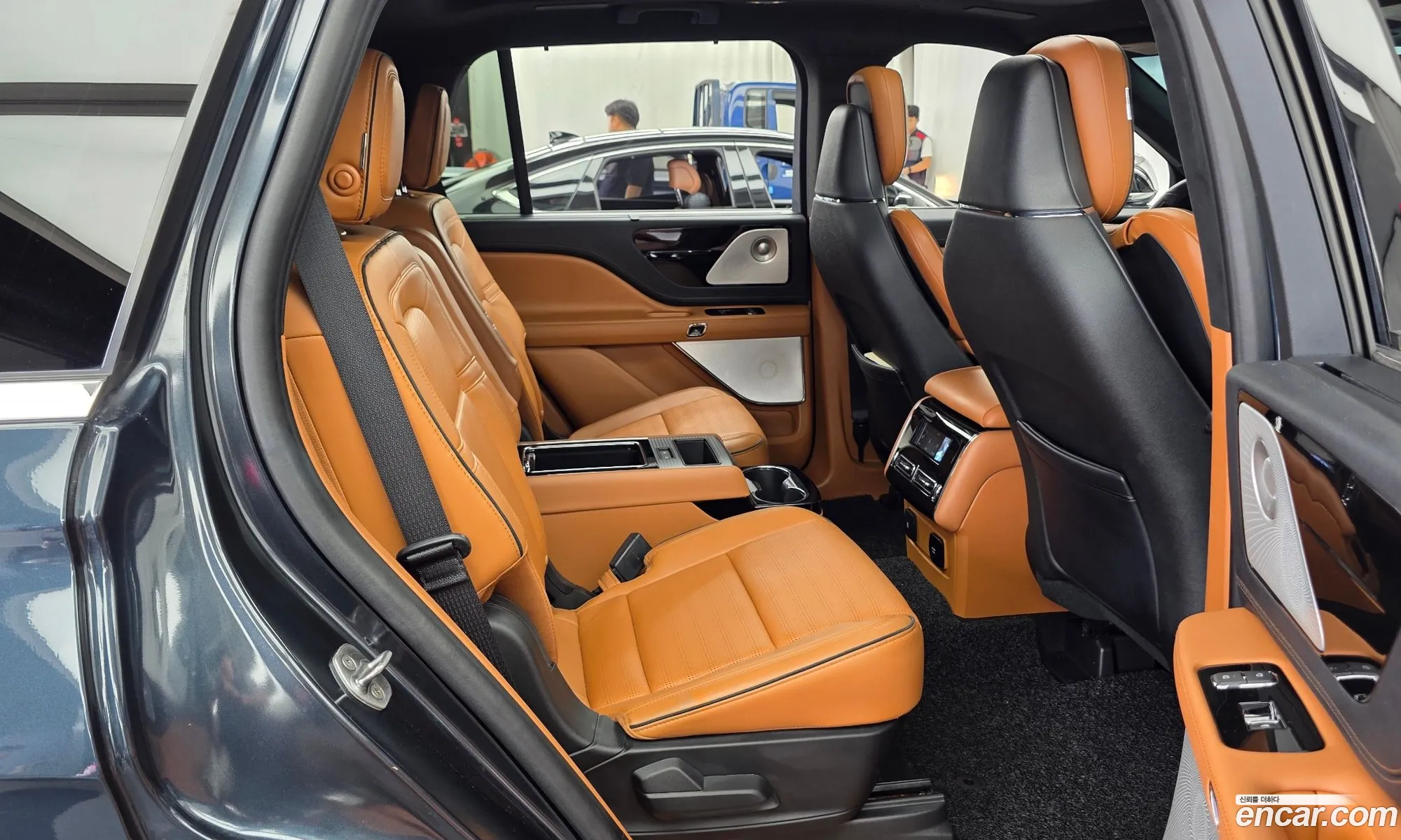 Lincoln Aviator 2020 5LM5J9XC9LGL12443 — 15