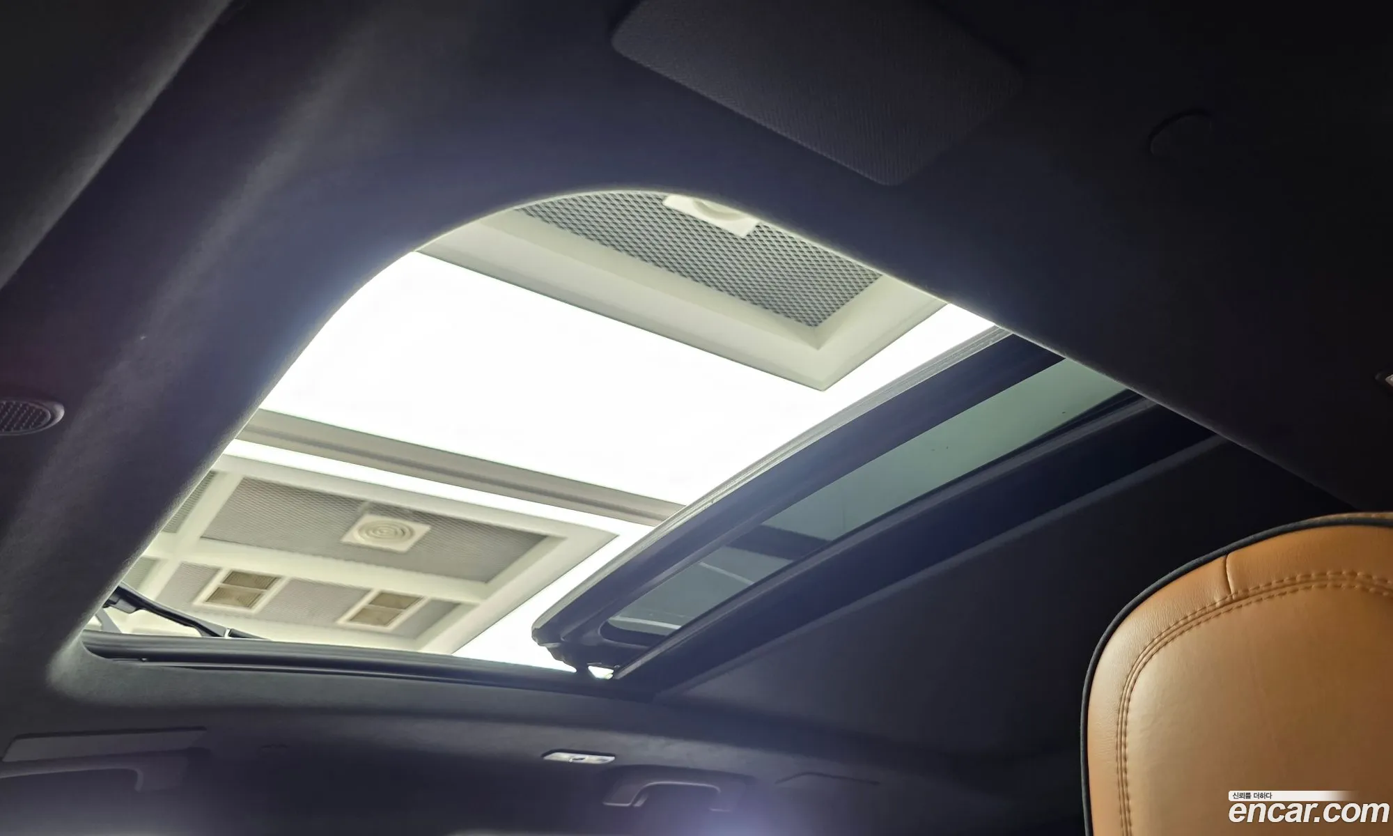 Lincoln Aviator 2020 5LM5J9XC9LGL12443 — 16