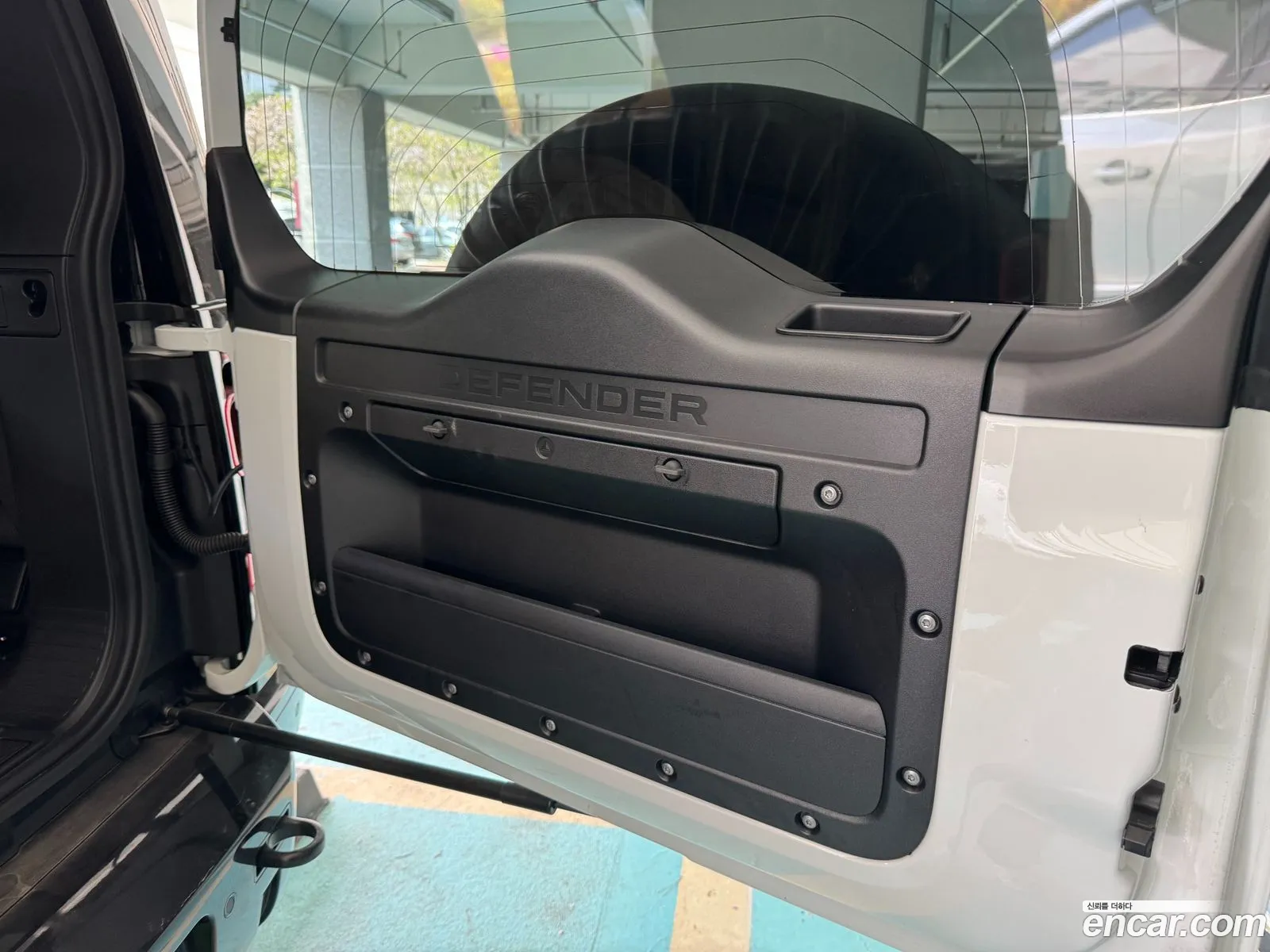 Land Rover Defender 2025 — 10