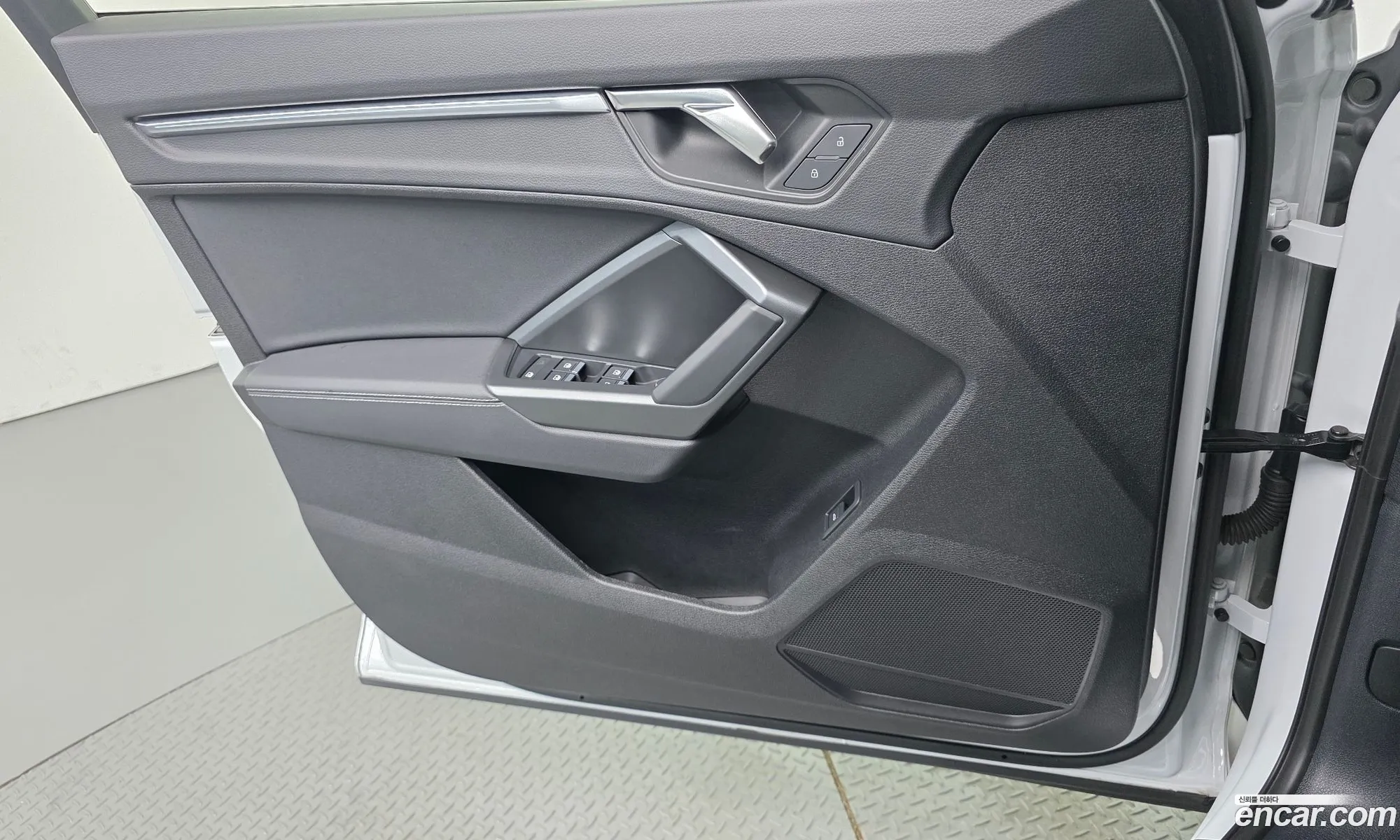 Audi Q3 2023 WAUZZZF3XP1052949 — 26