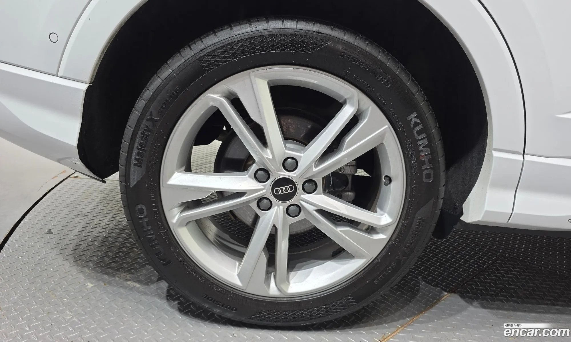 Audi Q3 2023 WAUZZZF3XP1052949 — 25