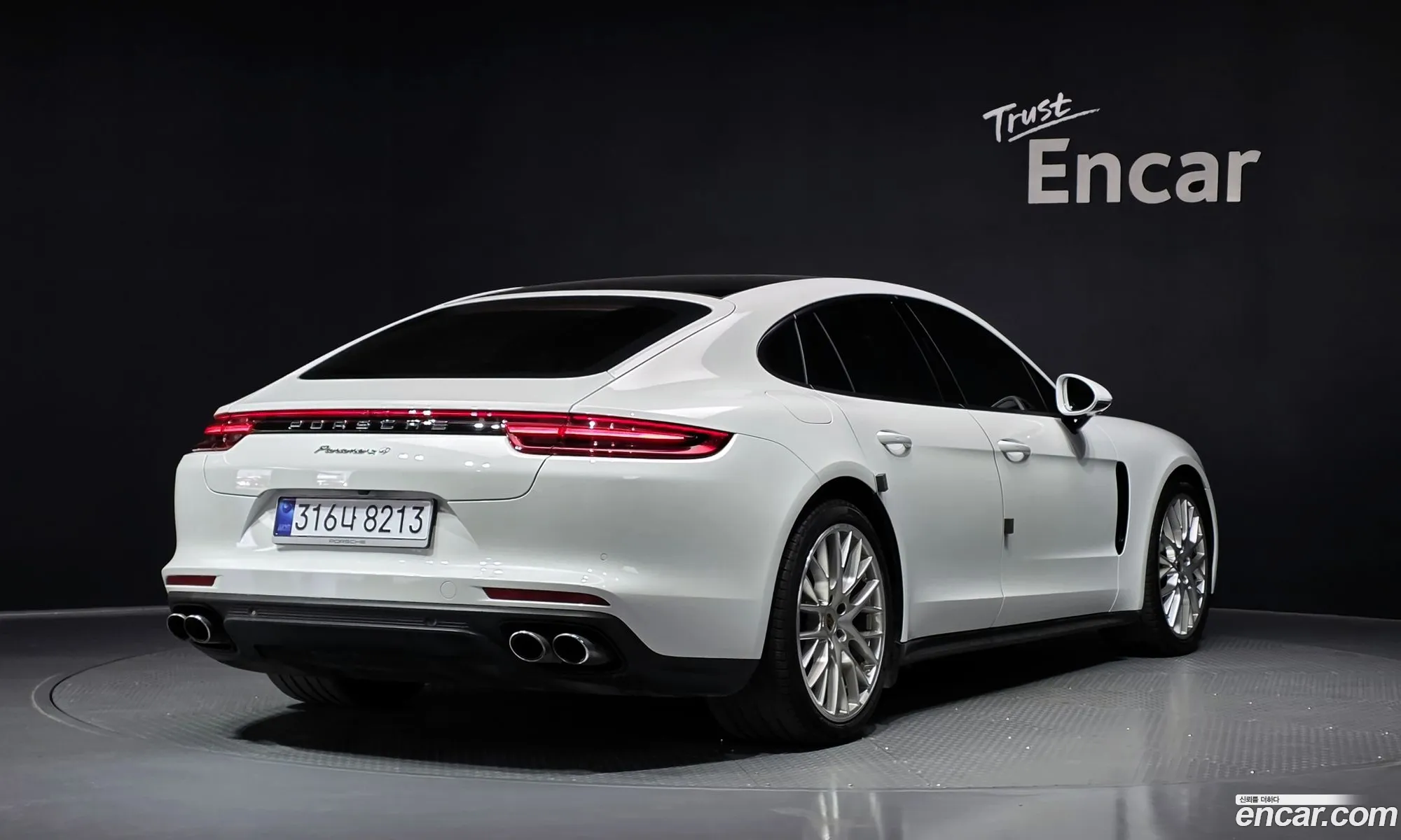 Porsche Panamera 2018 — 19