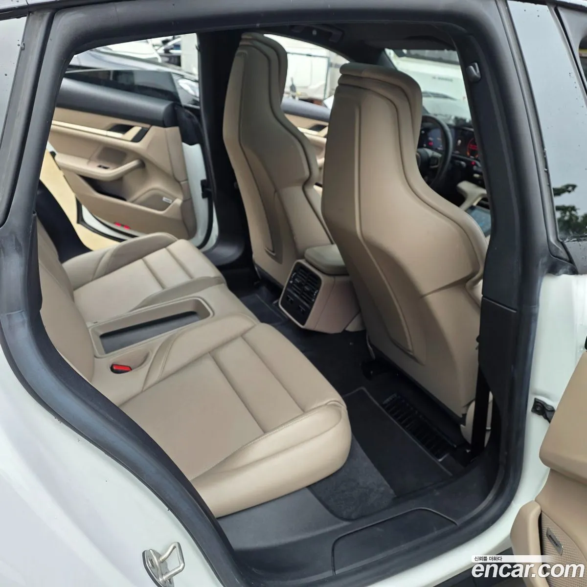 Porsche Taycan 2022 — 2