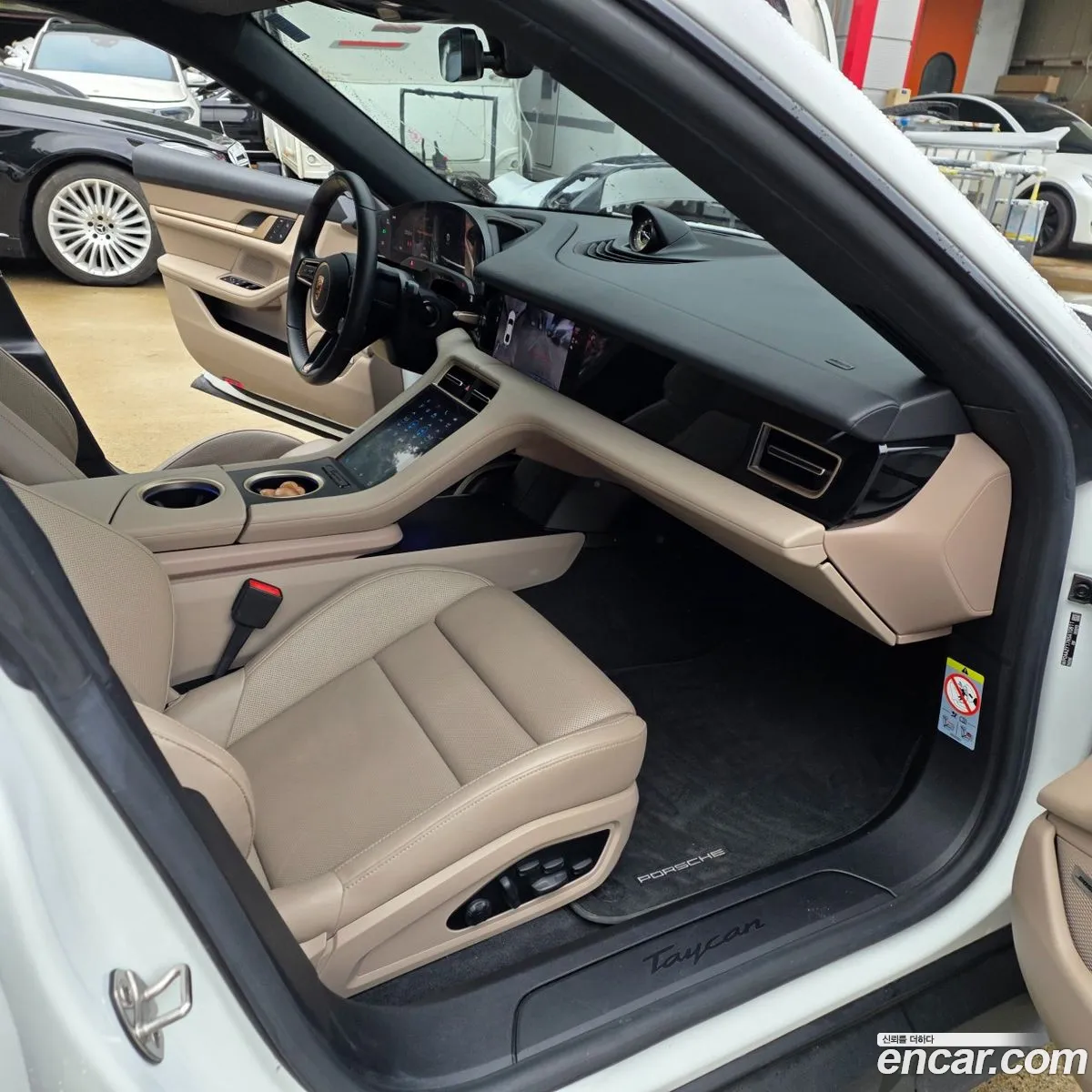 Porsche Taycan 2022 — 17
