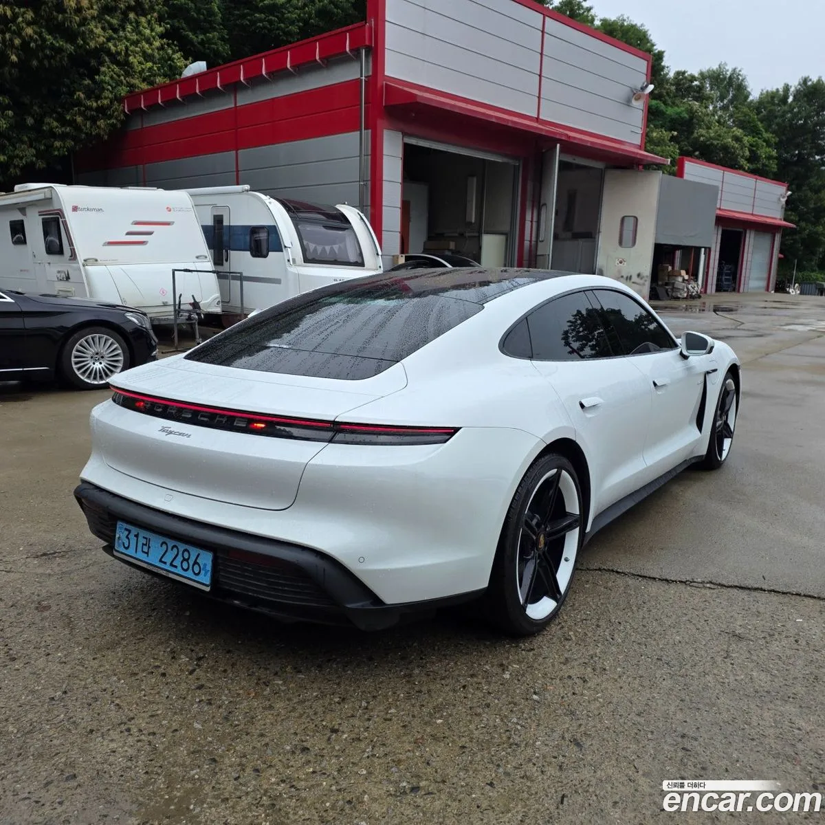 Porsche Taycan 2022 — 18