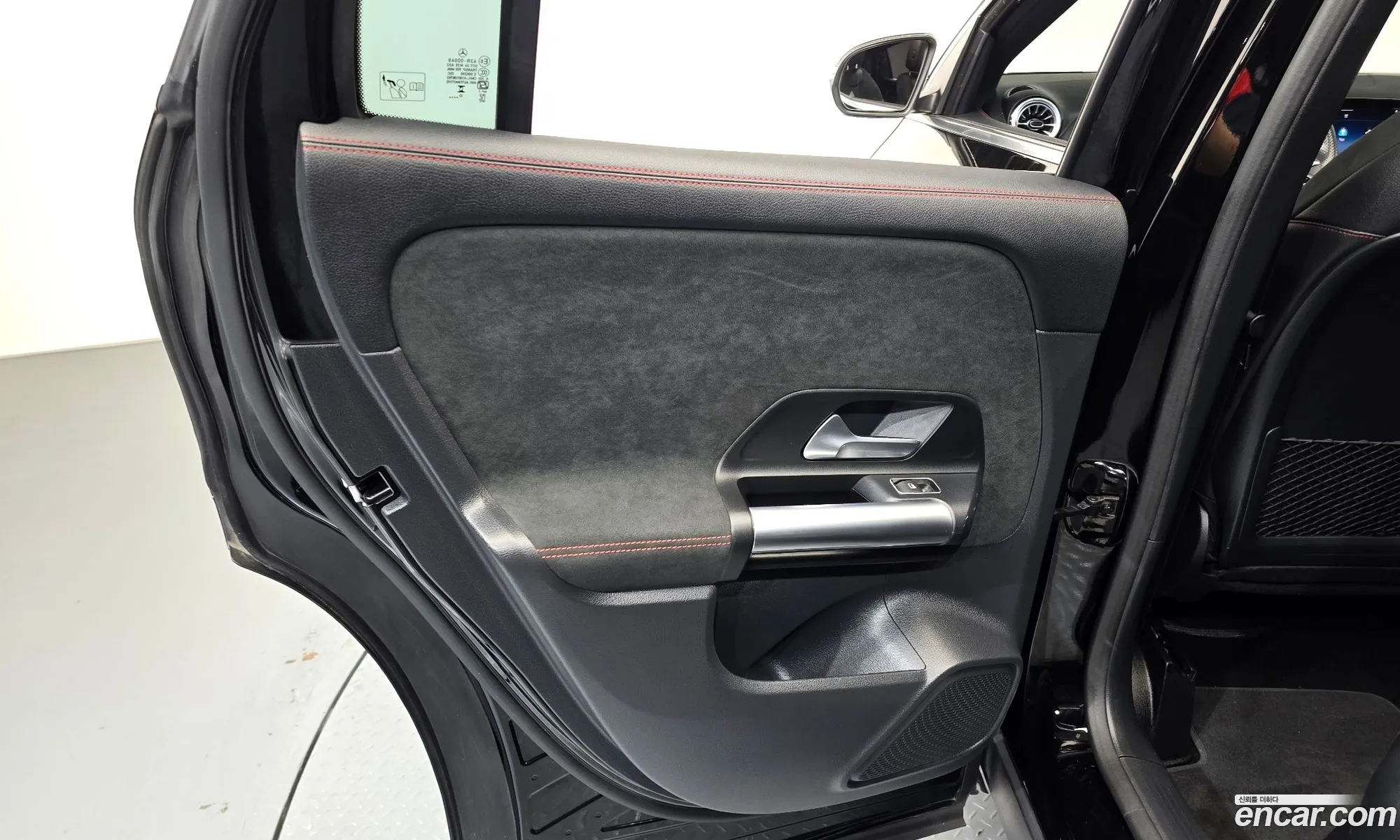 Mercedes-Benz GLA-Class H247 2024 — 21