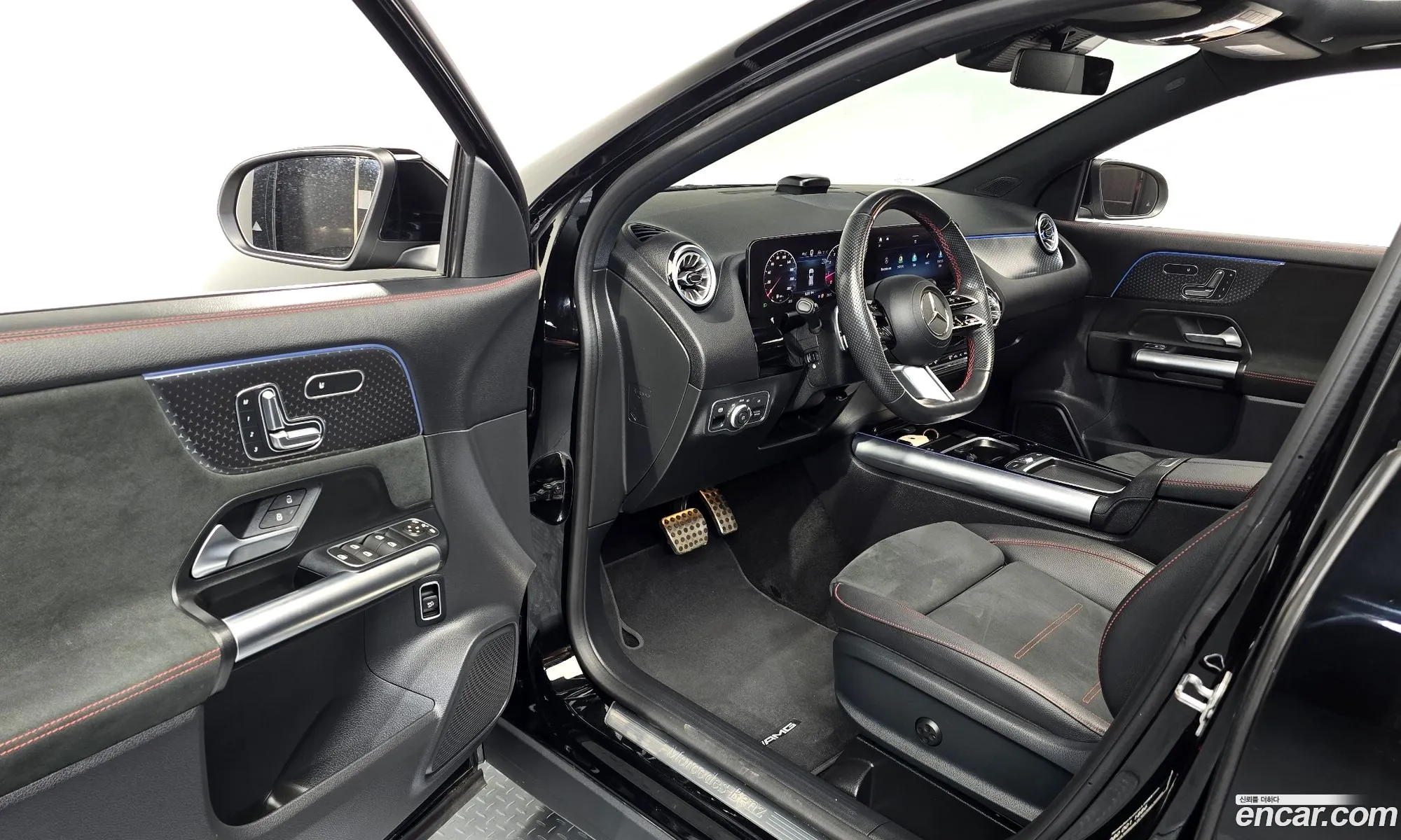 Mercedes-Benz GLA-Class H247 2024 — 18