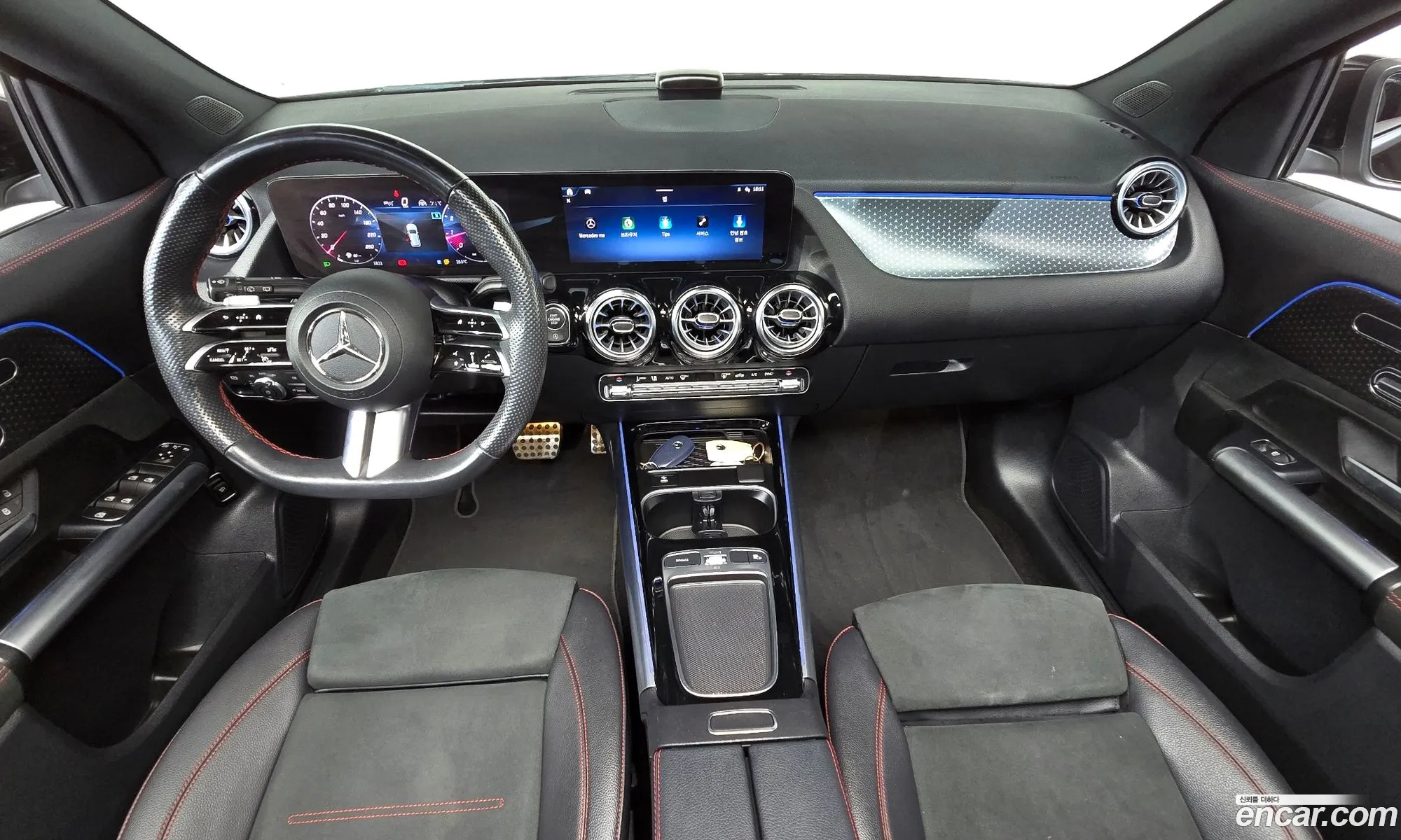 Mercedes-Benz GLA-Class H247 2024 — 11