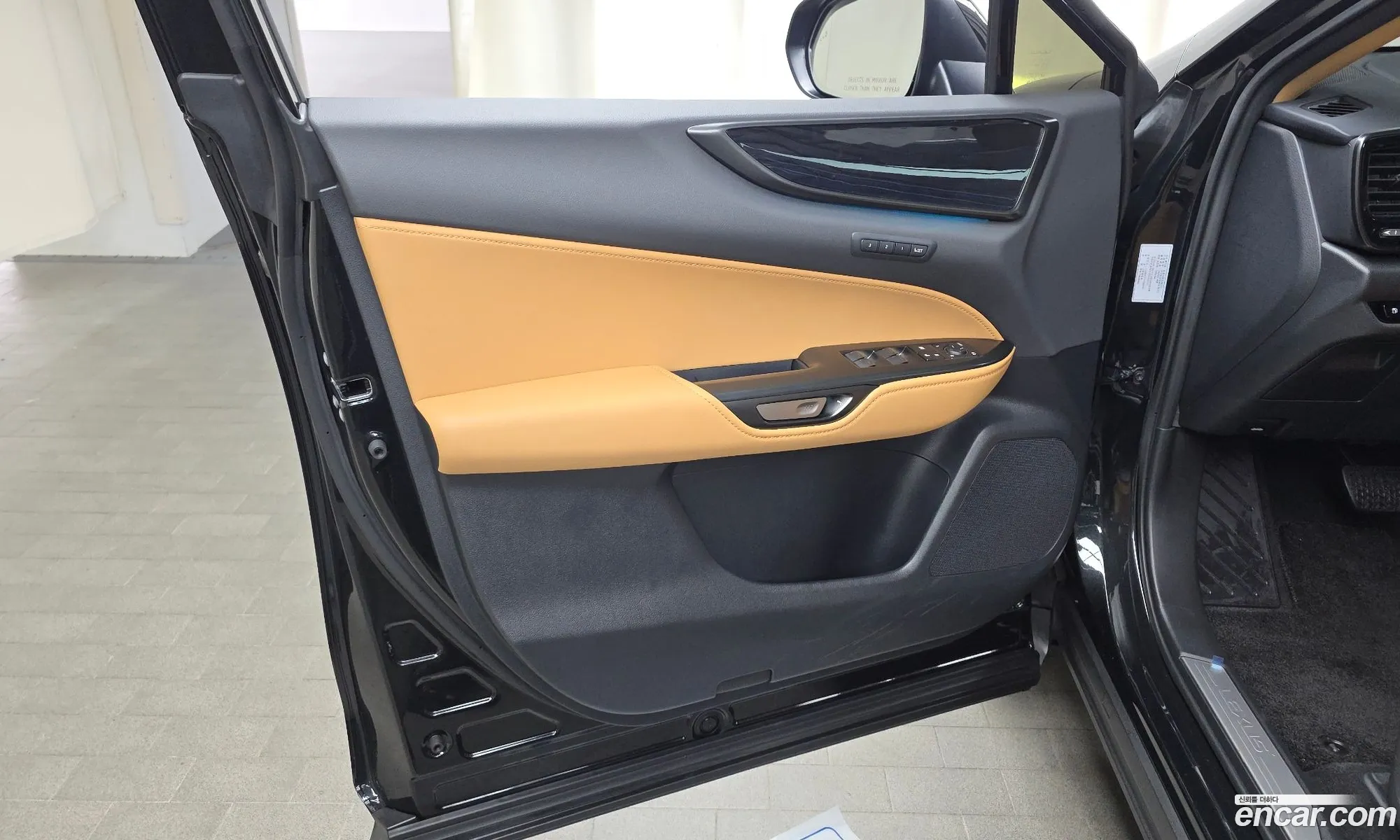 Lexus NX450h+ 2025 — 2