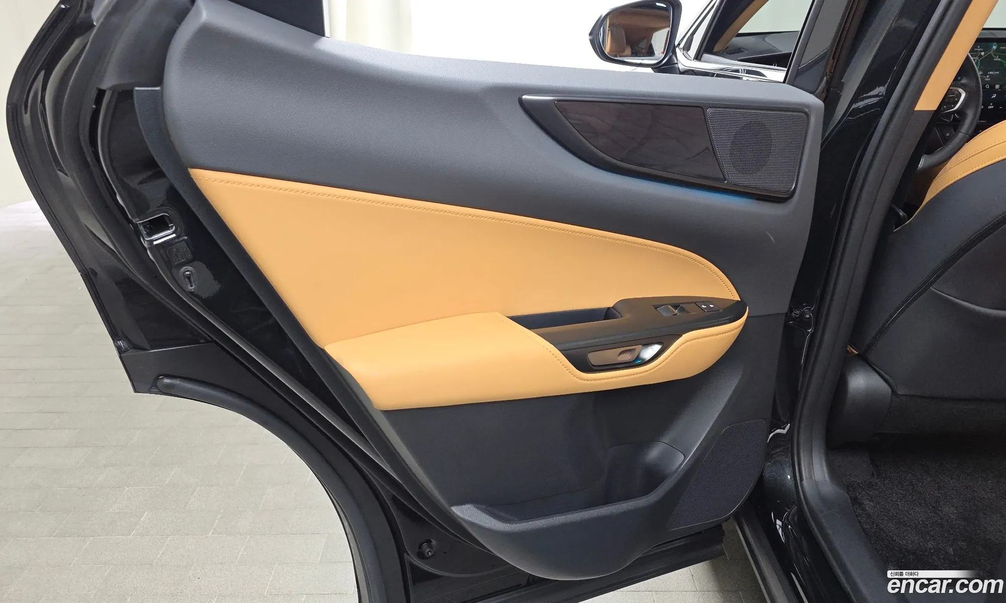 Lexus NX450h+ 2025 — 16