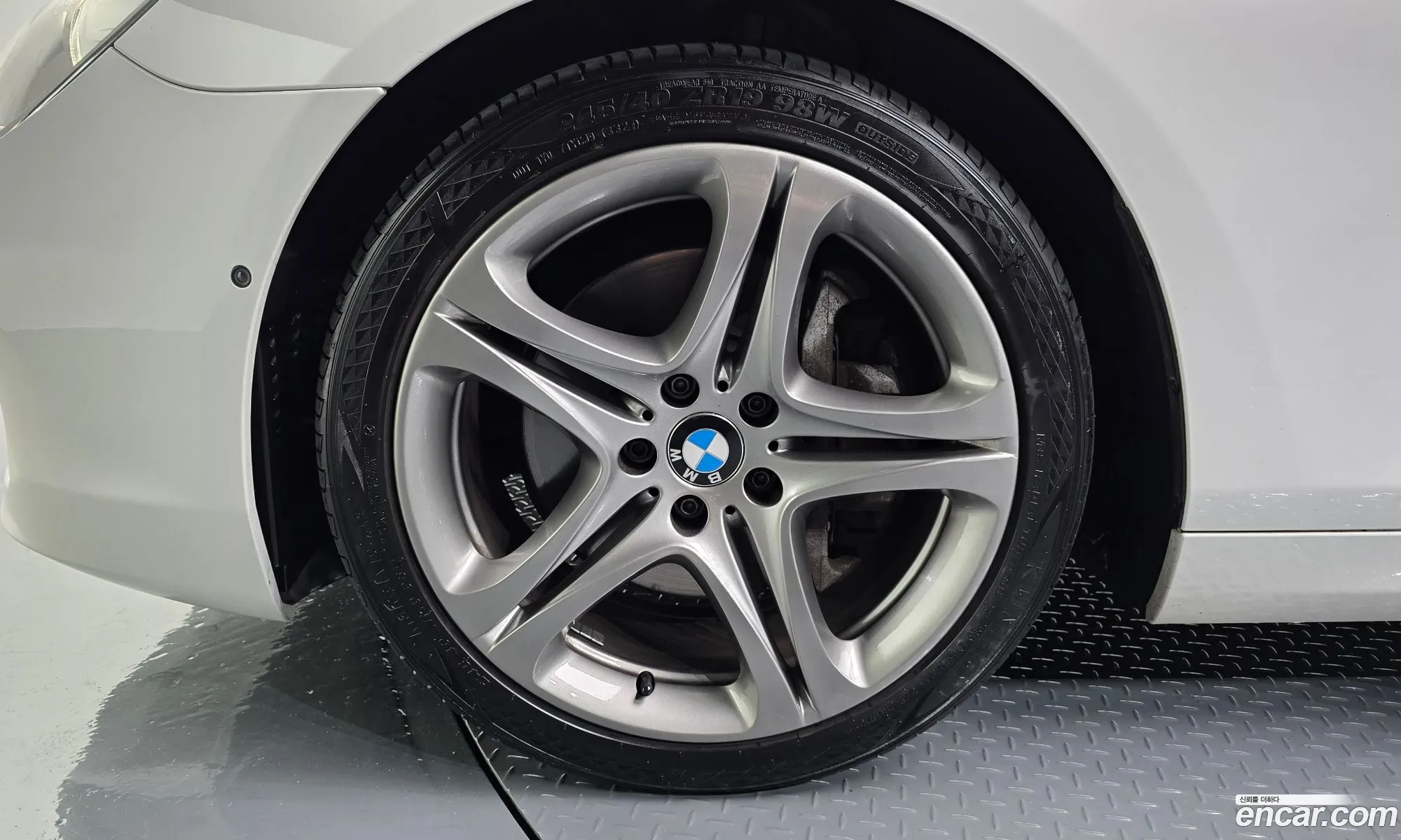 BMW 6 Series 2012 — 12
