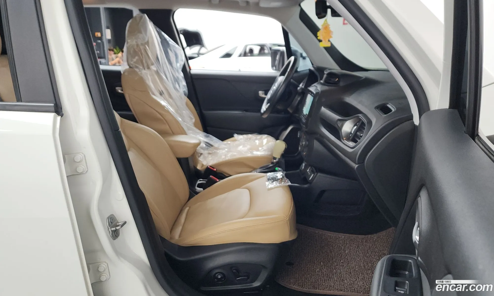 Jeep Renegade 2018 1C4BU0000JPH93429 — 15