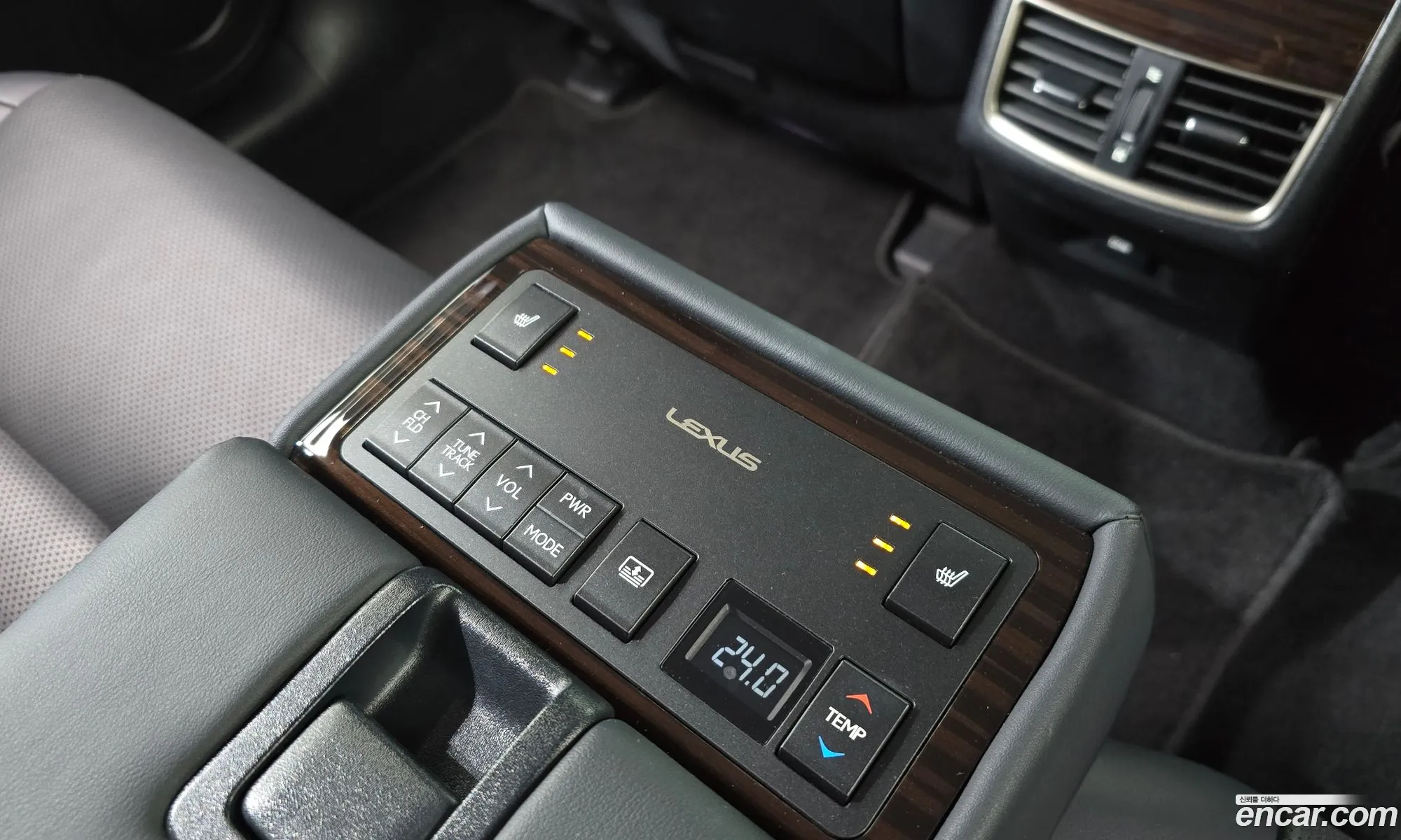 Lexus ES300h 2018 — 13
