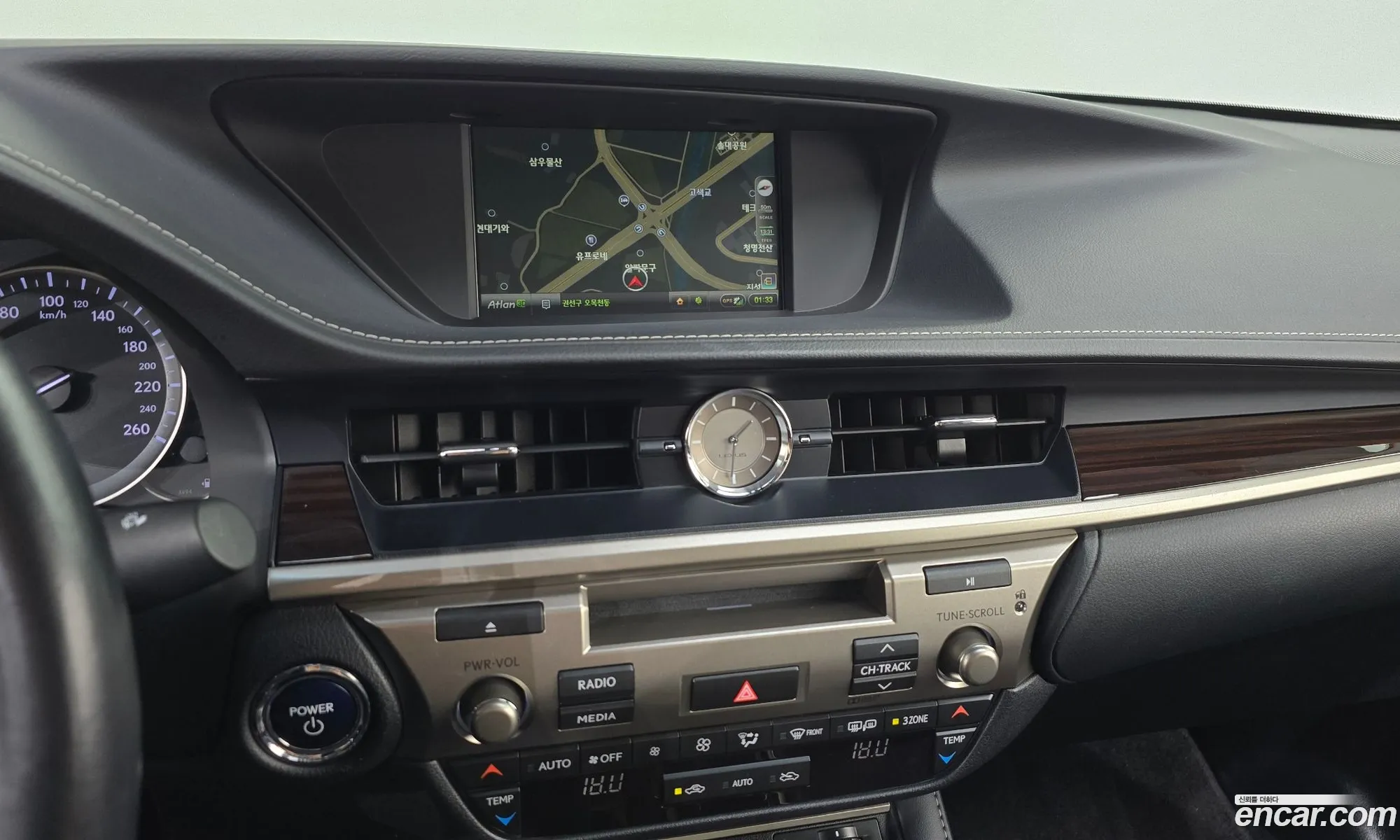 Lexus ES300h 2018 — 19