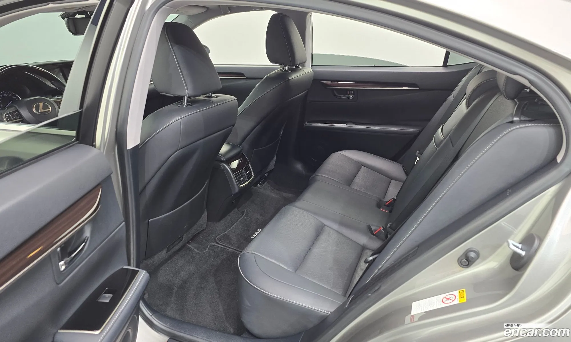 Lexus ES300h 2018 — 6
