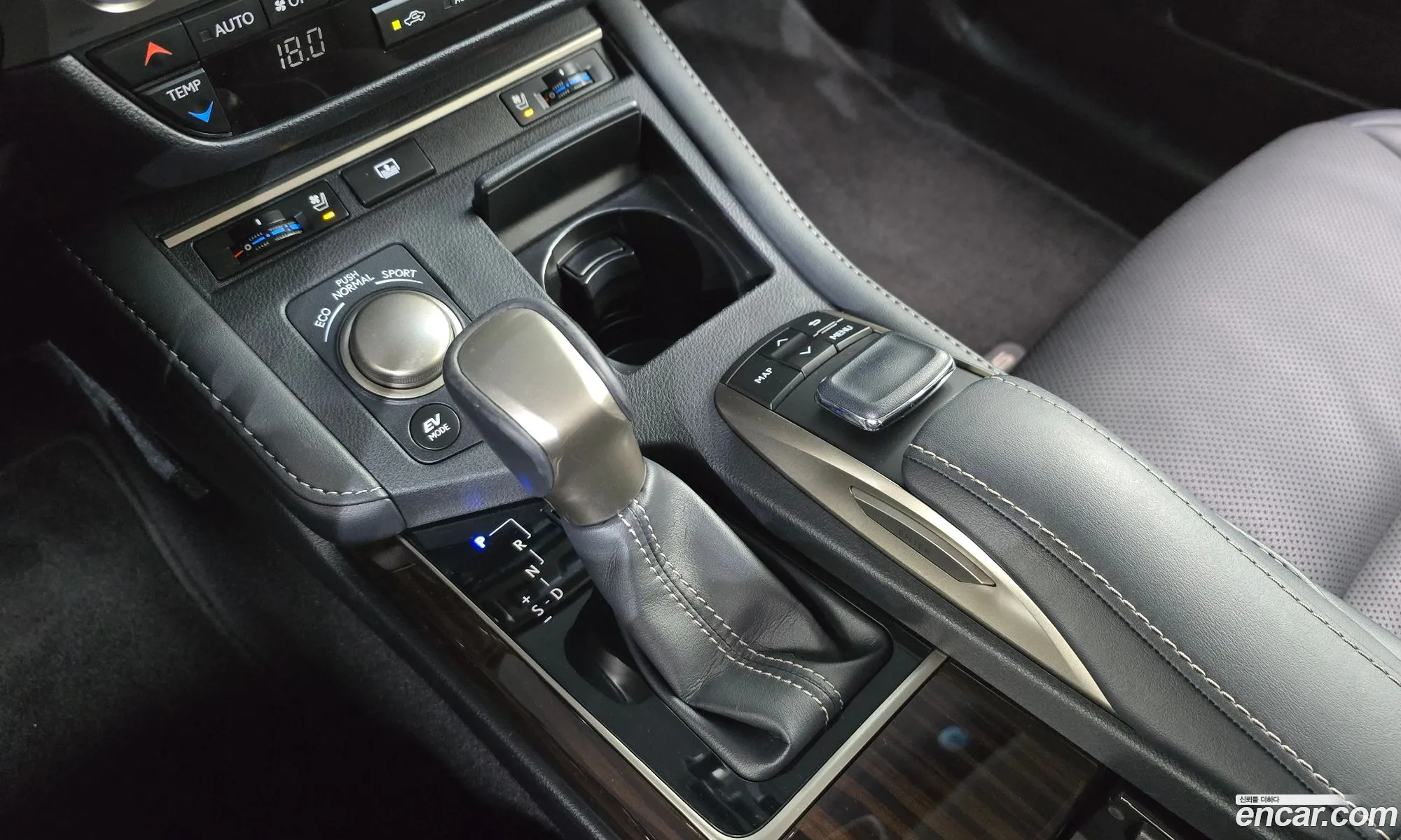Lexus ES300h 2018 — 8