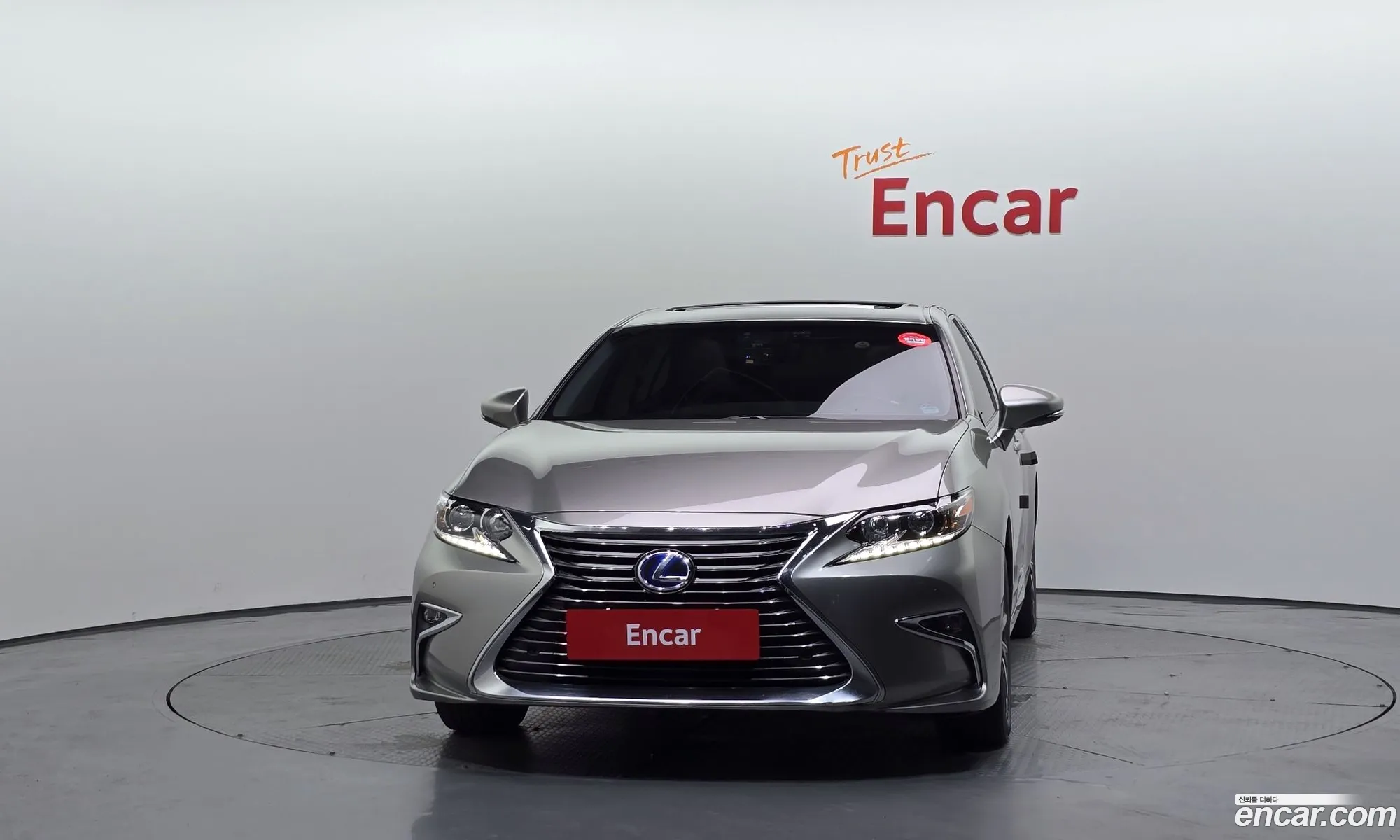 Lexus ES300h 2018 — 16