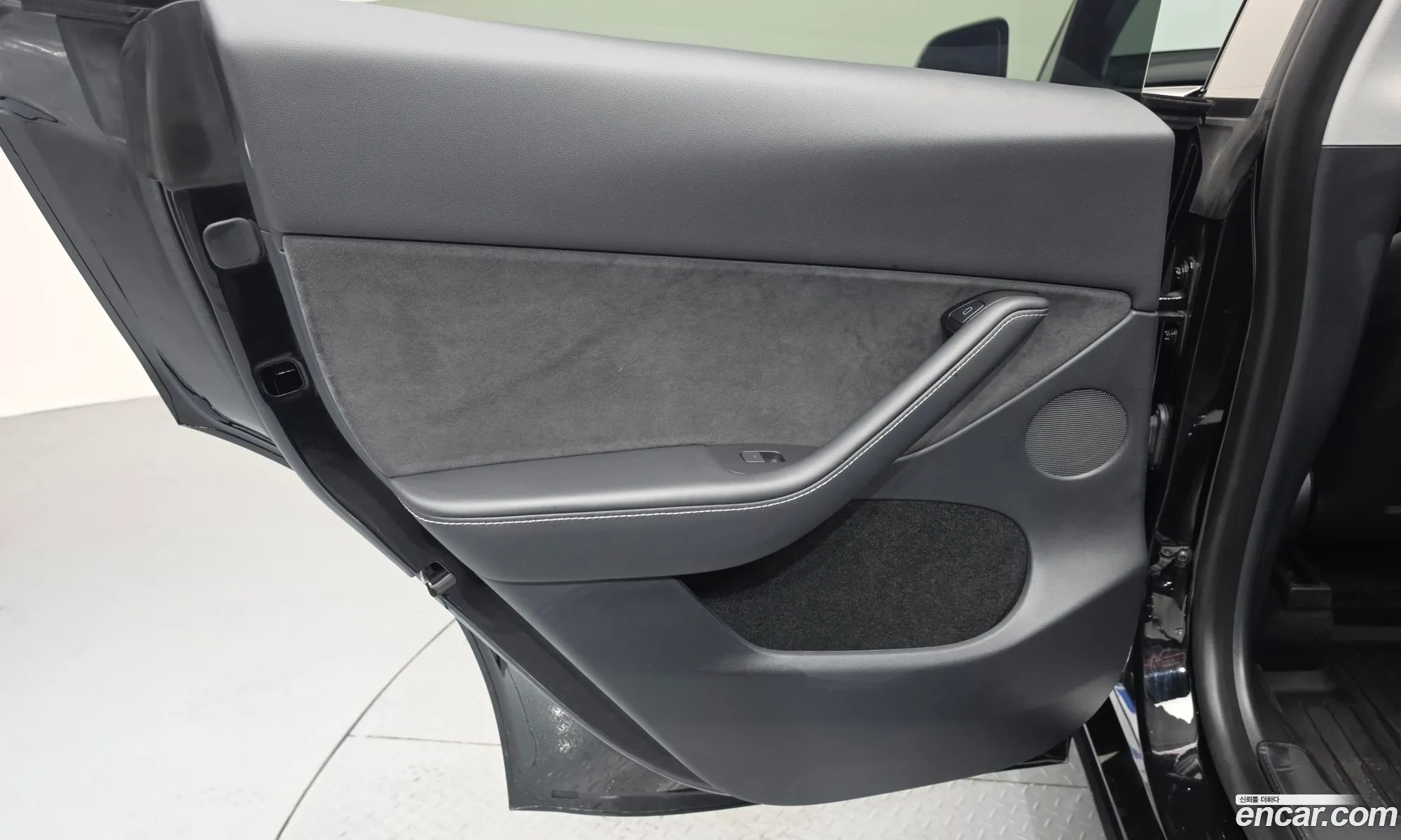 Tesla Model Y 2024 — 2