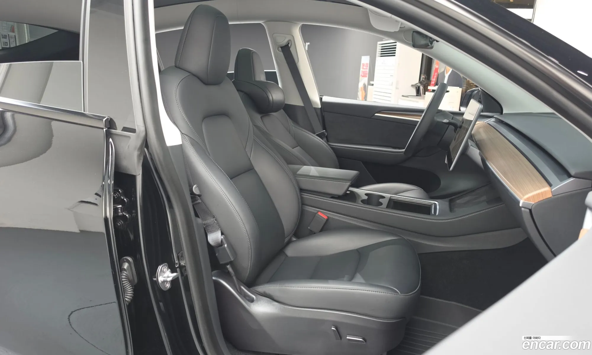 Tesla Model Y 2024 — 30