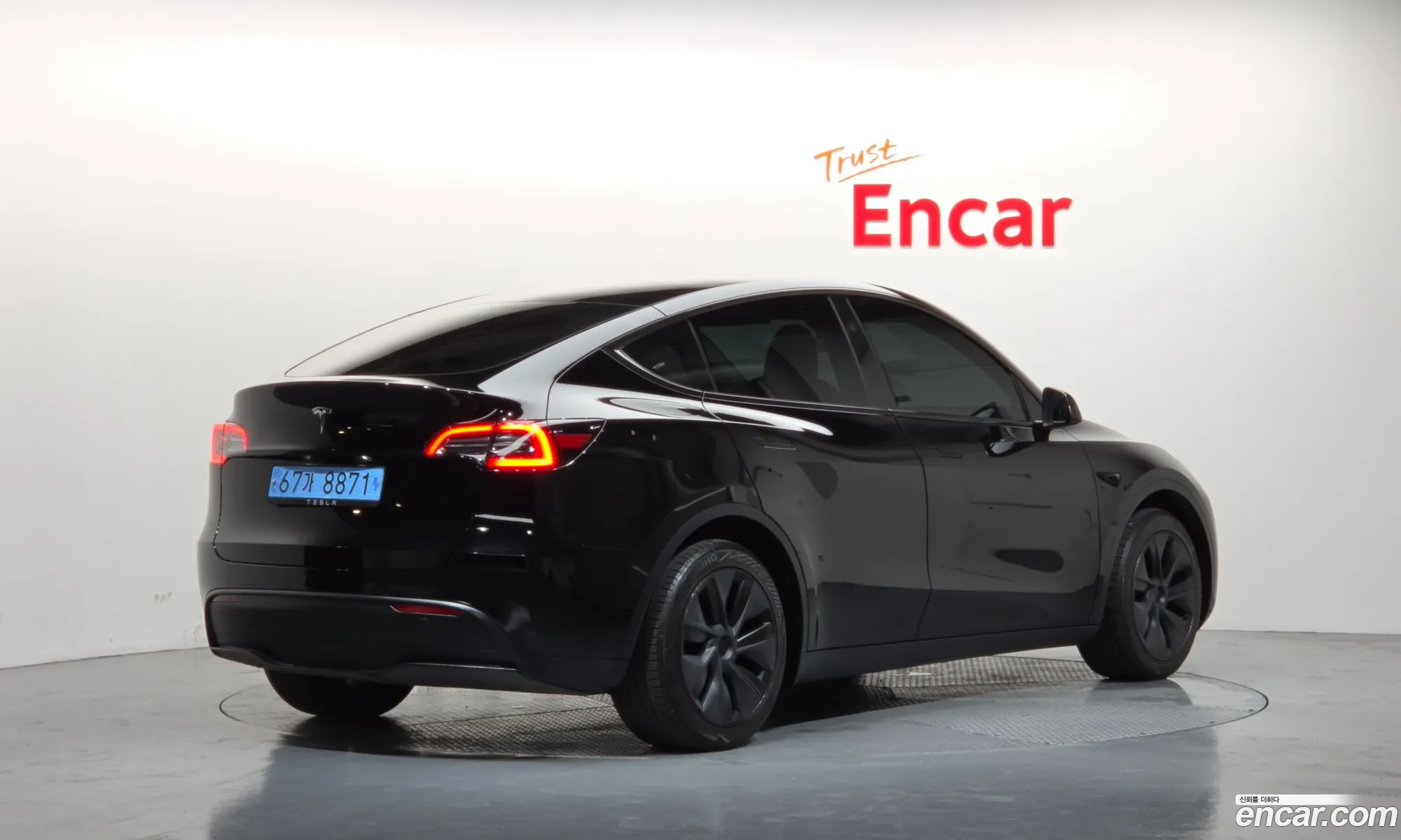 Tesla Model Y 2024 — 3