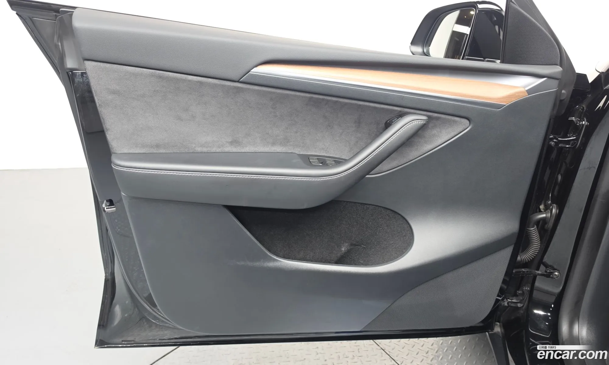 Tesla Model Y 2024 — 20
