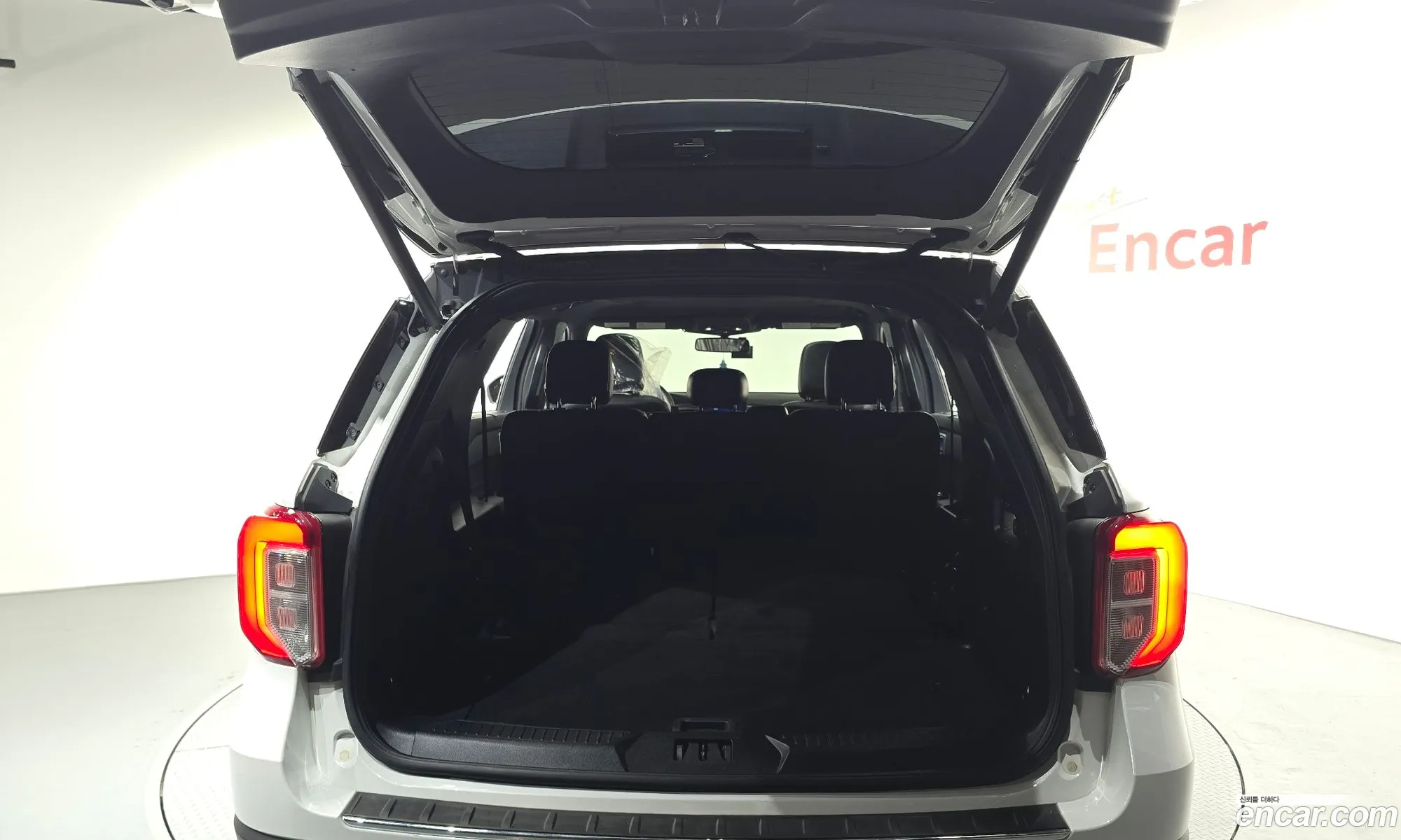 Ford Explorer 6th Gen 2020 — 27
